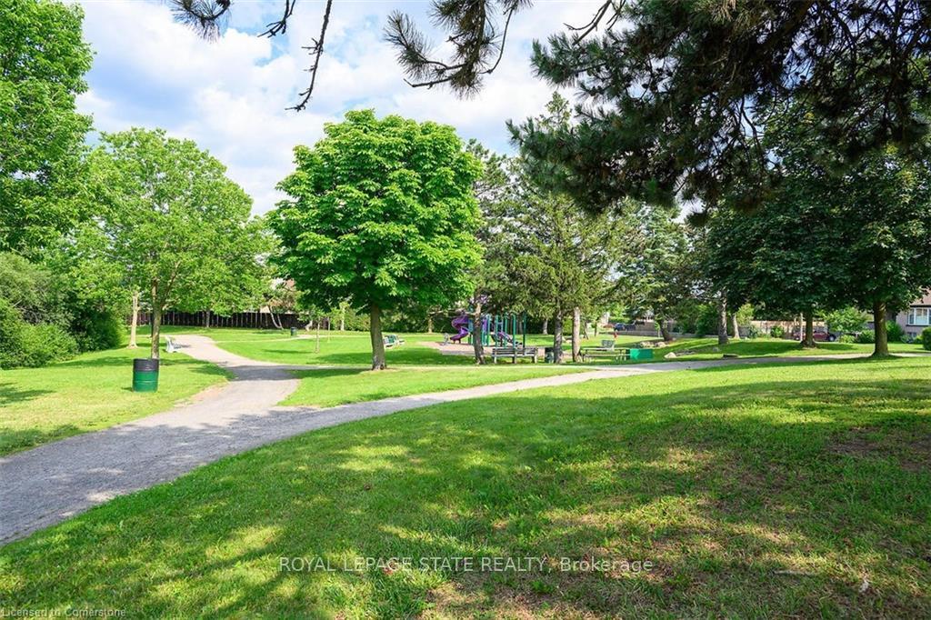 Photo 13 of 60 Deerhurst Road, Hamilton, Stoney Creek — HOMEH