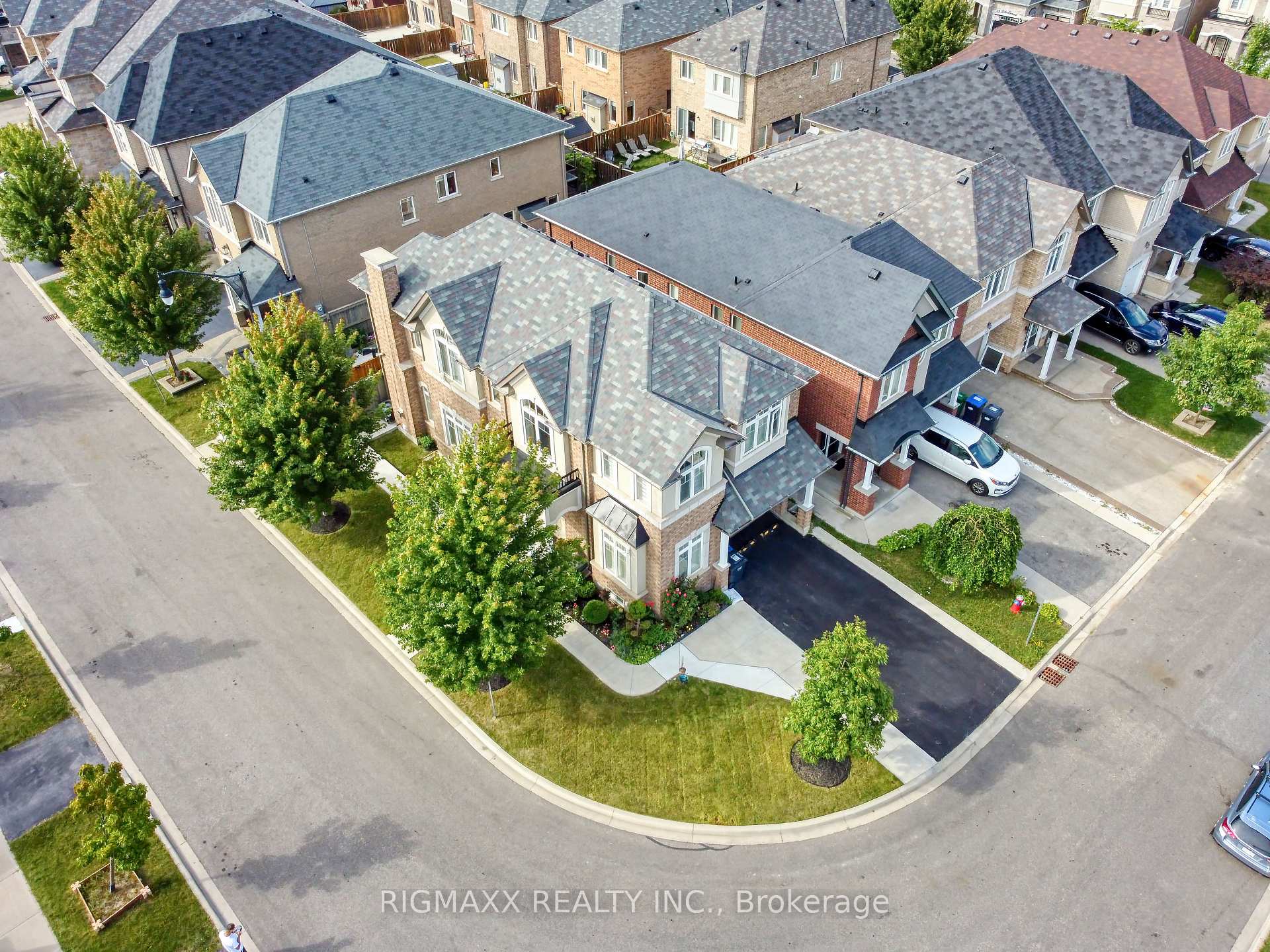 Photo 2 of 53 Lola Crescent, Brampton, Northwest Brampton — HOMEH