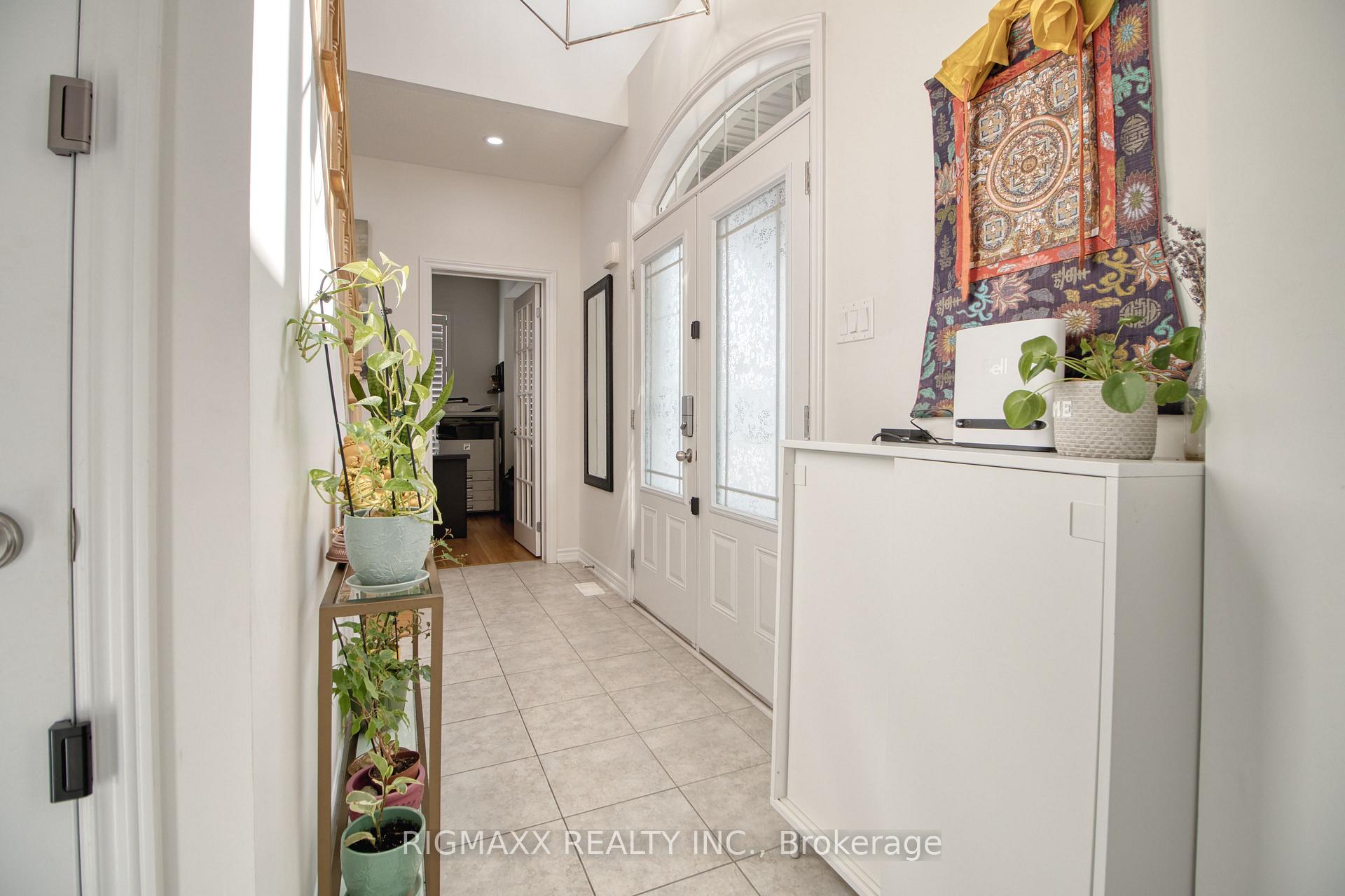 Photo 3 of 53 Lola Crescent, Brampton, Northwest Brampton — HOMEH