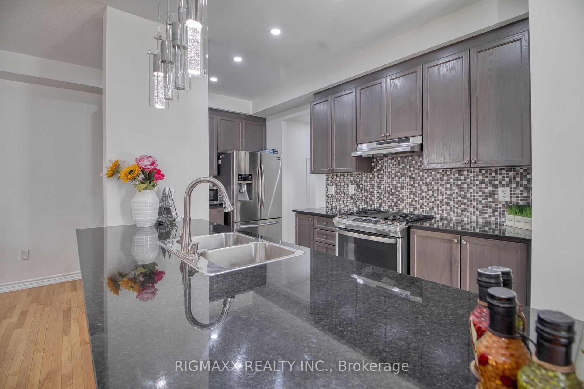 Photo 5 of 53 Lola Crescent, Brampton, Northwest Brampton — HOMEH