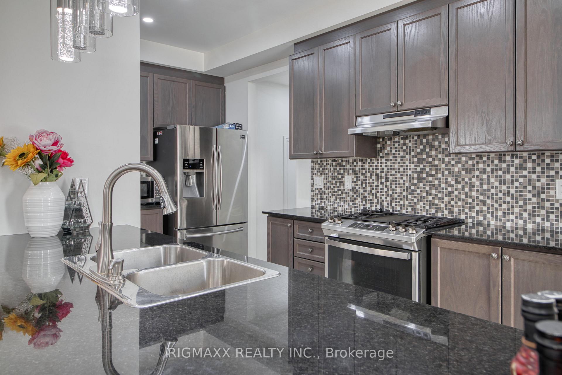 Photo 6 of 53 Lola Crescent, Brampton, Northwest Brampton — HOMEH