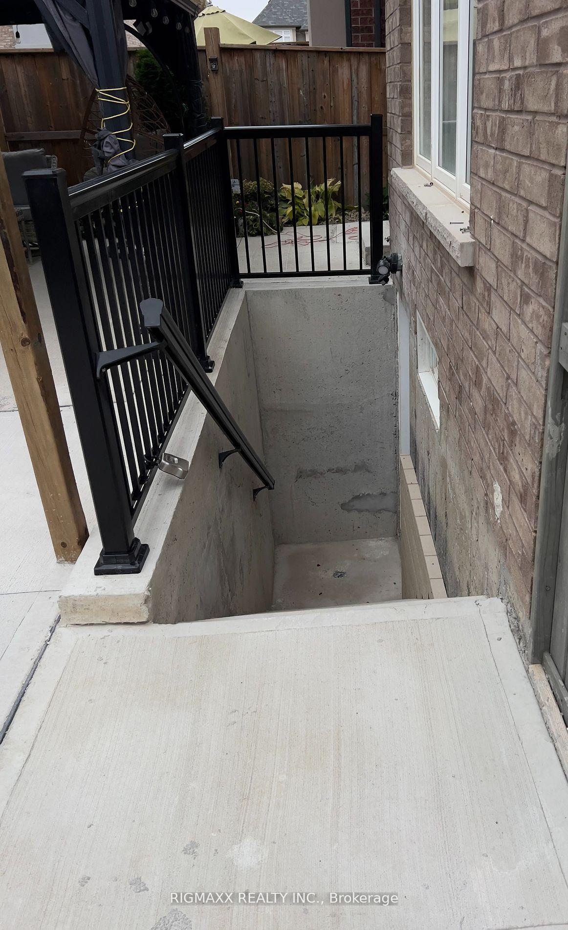 Photo 40 of 53 Lola Crescent, Brampton, Northwest Brampton — HOMEH