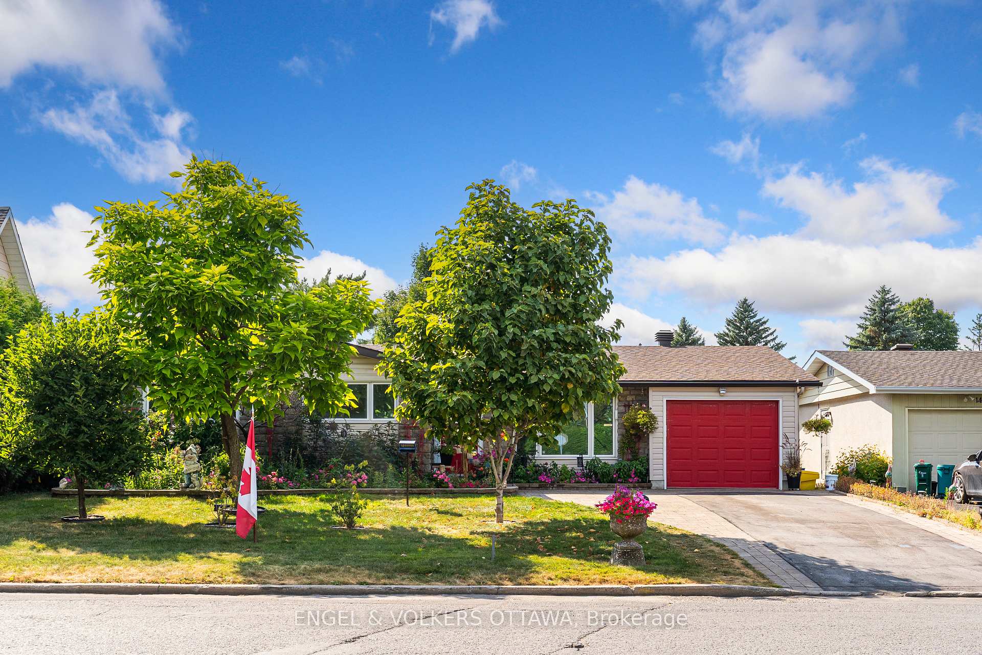 Photo 2 of 16 Benson Street, Ottawa, Borden Farm/Stewart Farm/Carleton Heights/Parkwood Hills — HOMEH