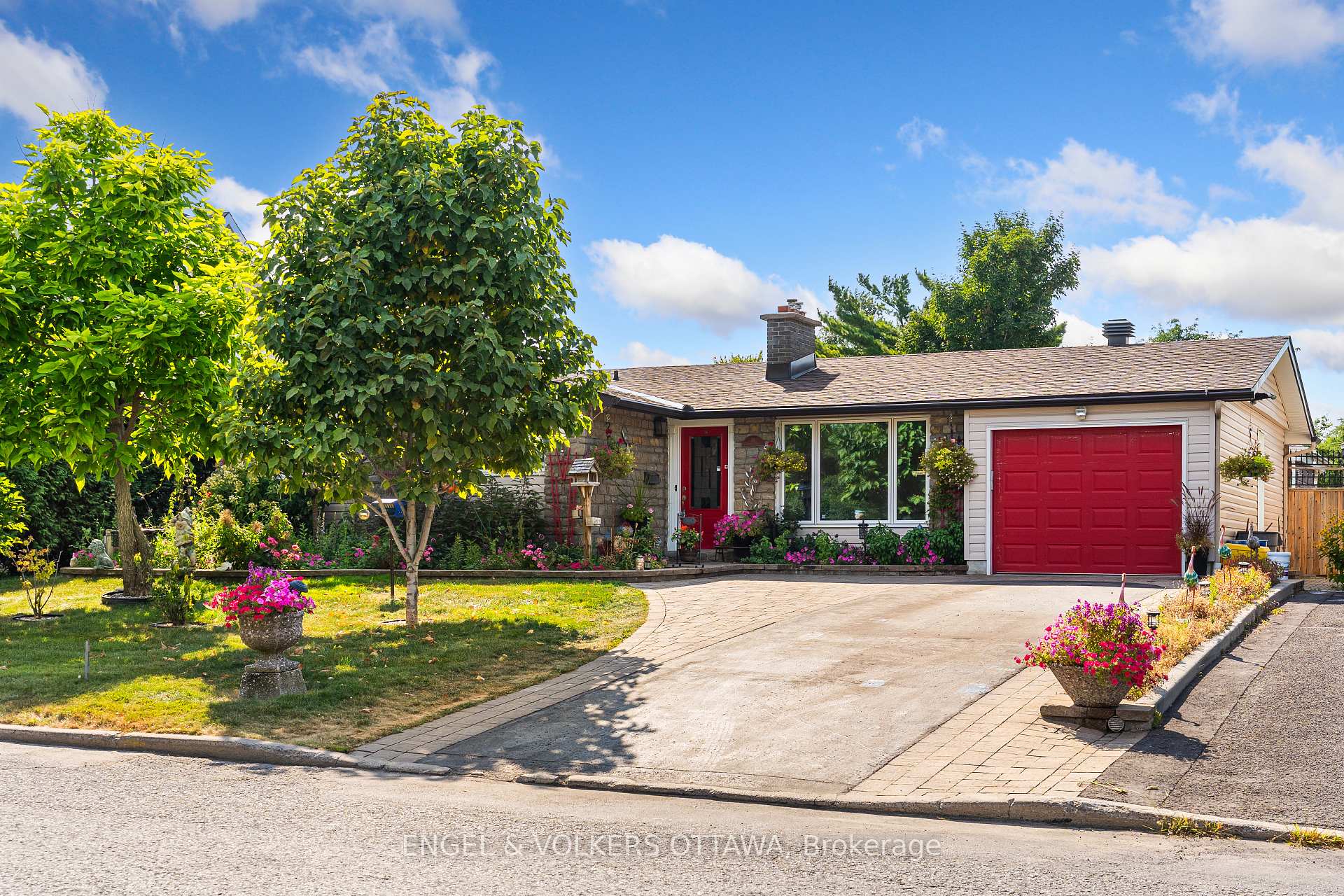 Photo 4 of 16 Benson Street, Ottawa, Borden Farm/Stewart Farm/Carleton Heights/Parkwood Hills — HOMEH