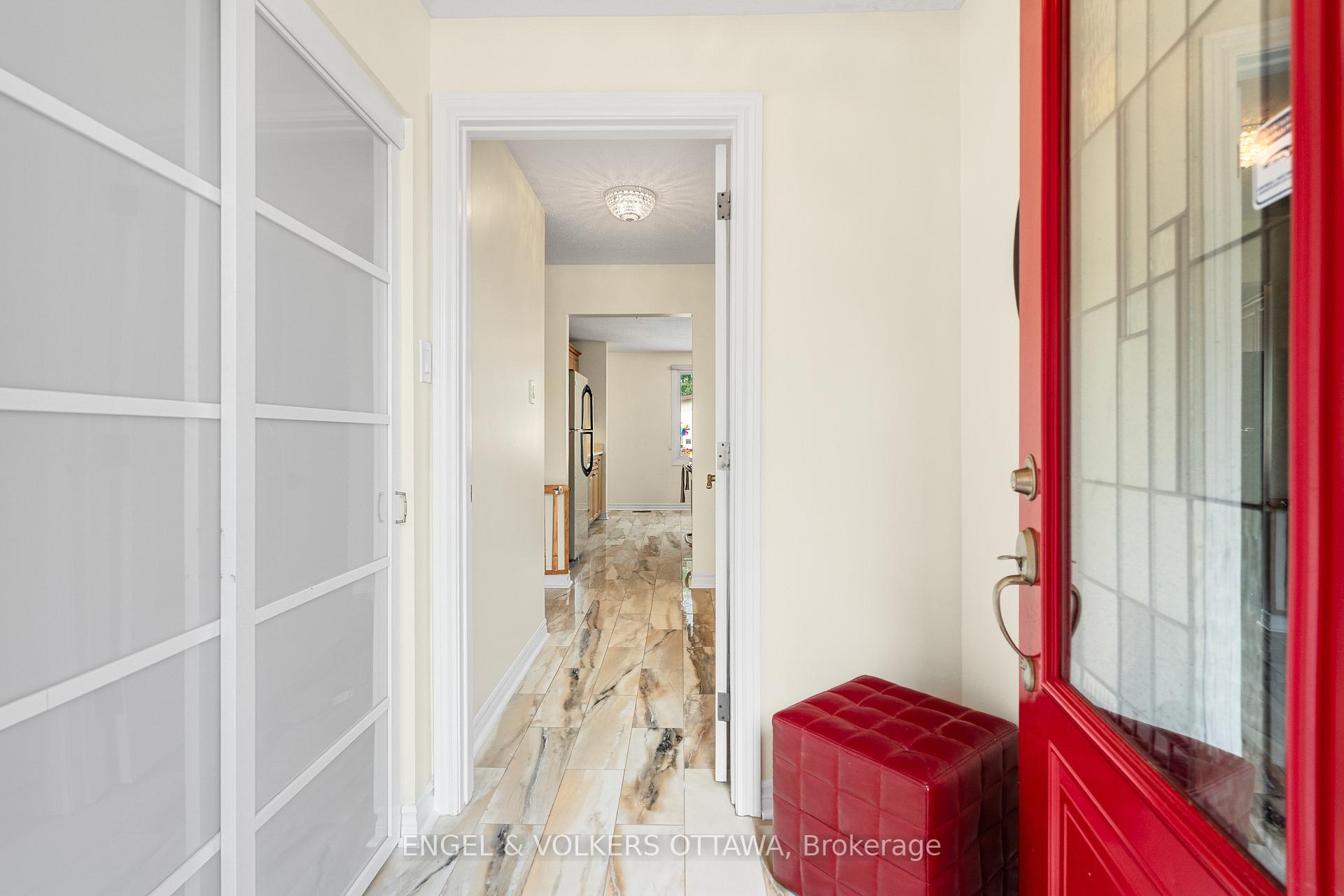 Photo 7 of 16 Benson Street, Ottawa, Borden Farm/Stewart Farm/Carleton Heights/Parkwood Hills — HOMEH