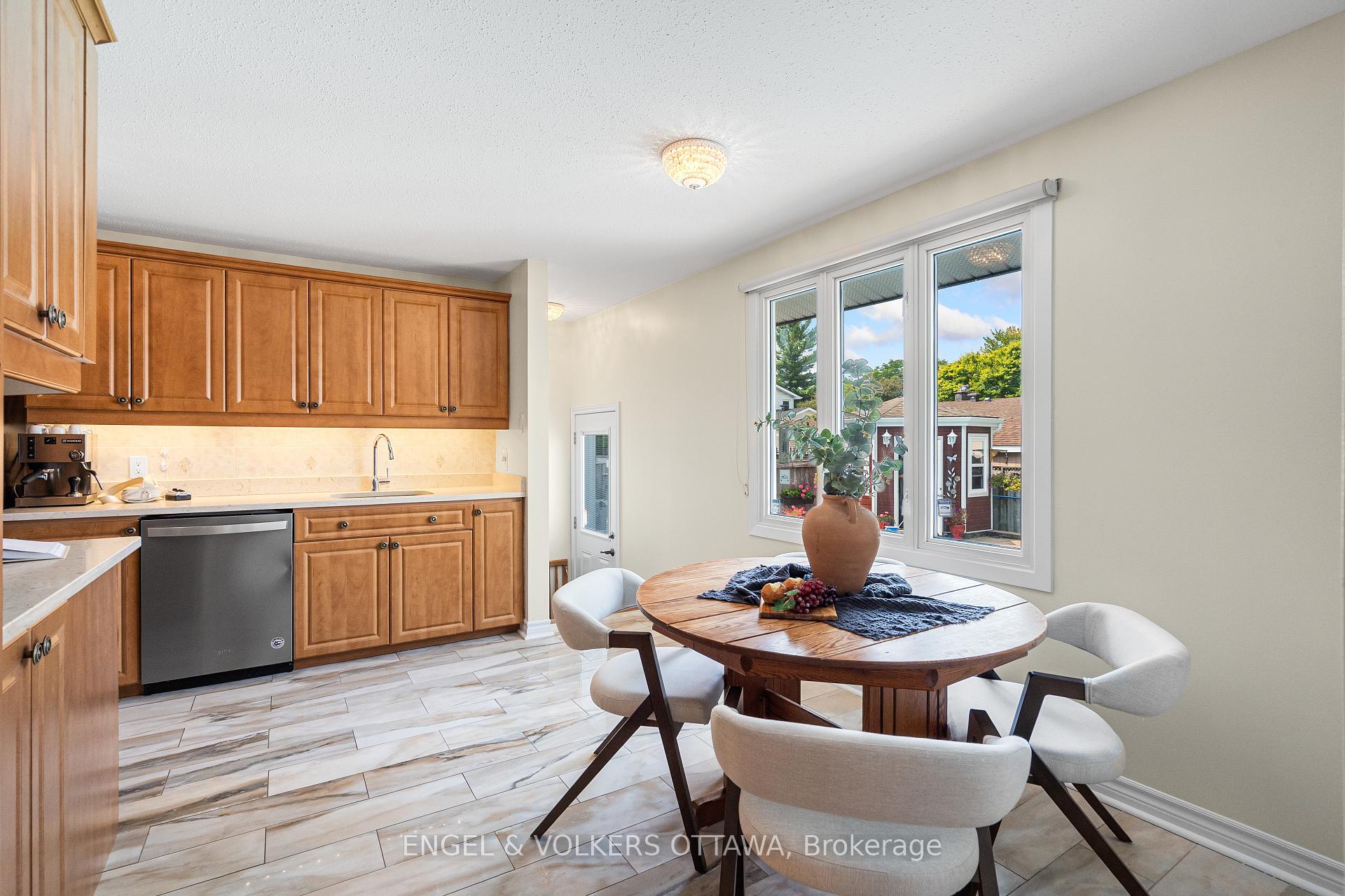 Photo 14 of 16 Benson Street, Ottawa, Borden Farm/Stewart Farm/Carleton Heights/Parkwood Hills — HOMEH