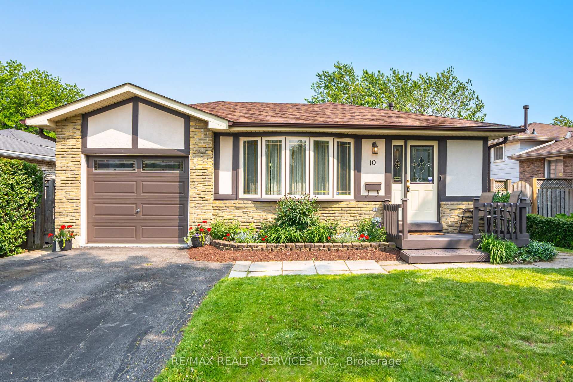 Front of 10 Gatewood Drive