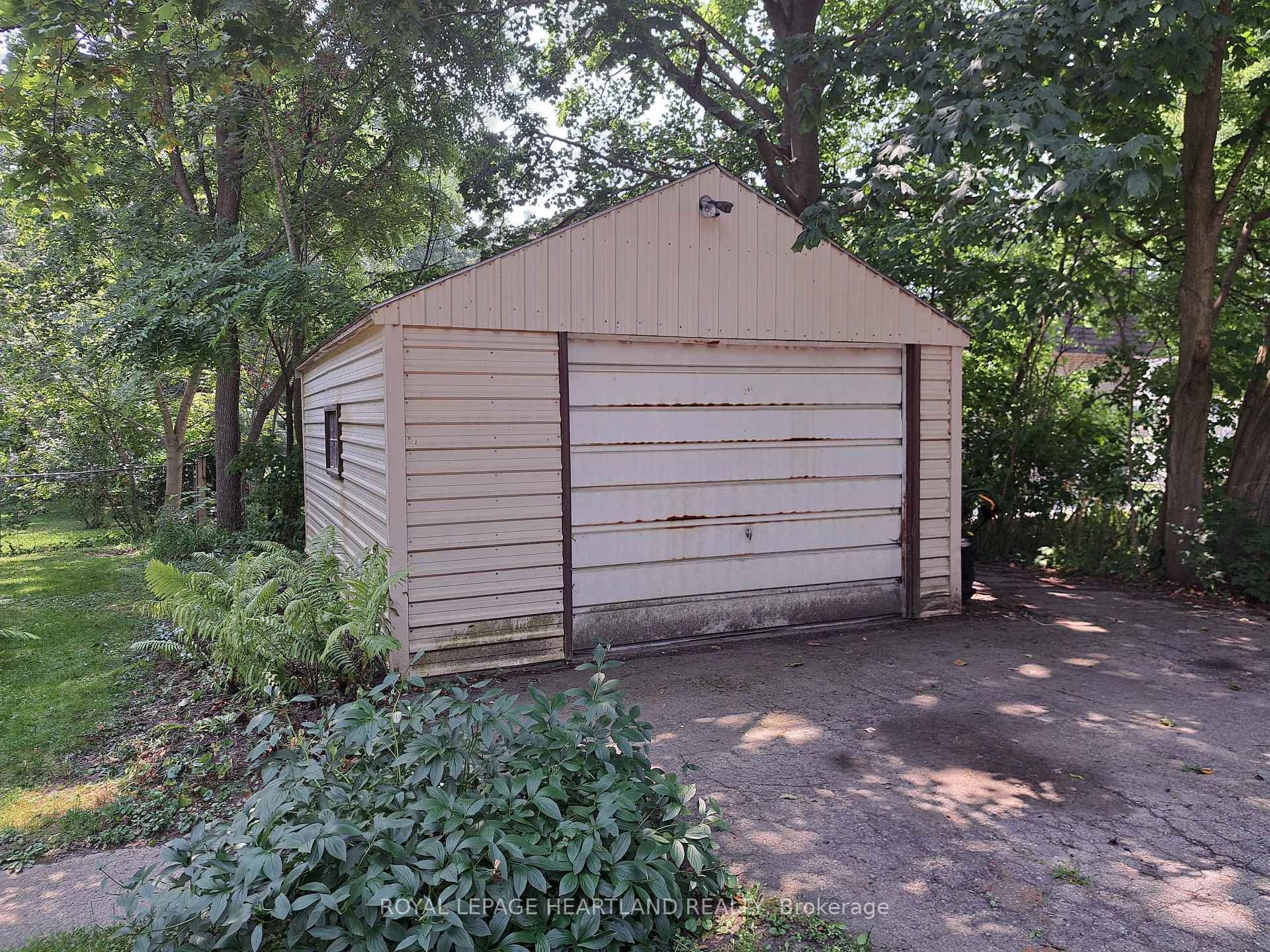 Photo 4 of 22 Whitehead Street, Central Huron, Clinton — HOMEH