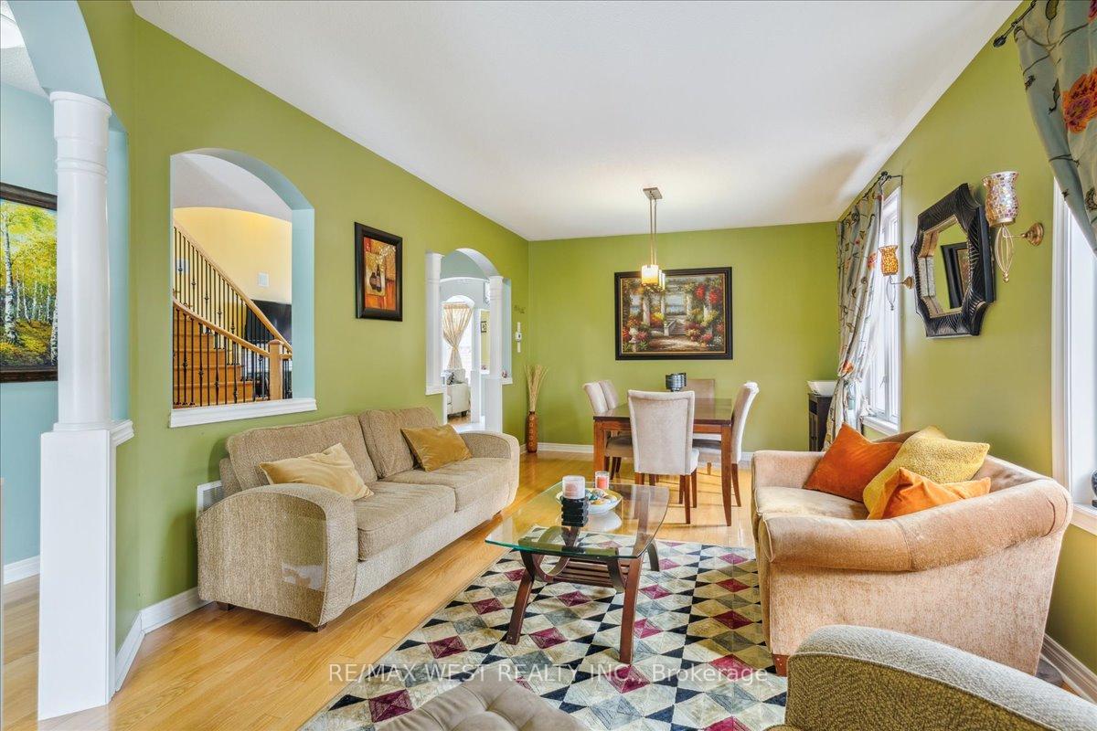 Photo 3 of 55 Scotchmere Crescent, Brampton, Bram East — HOMEH