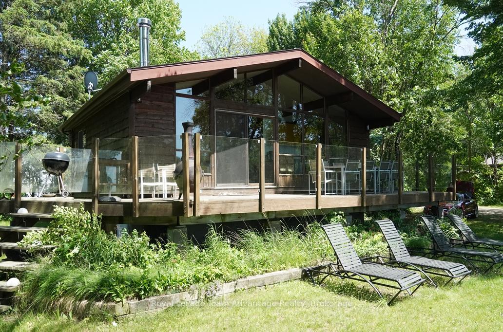 Front of 16 Leaside Drive