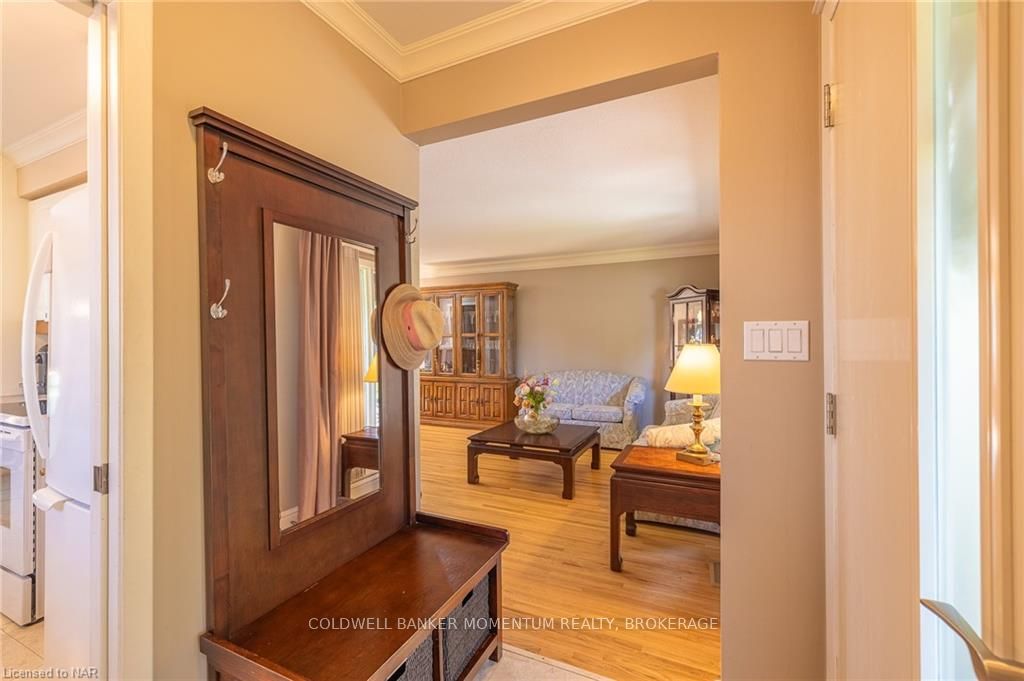 Photo 4 of 90 Jefferson Drive, St. Catharines, Lakeport — HOMEH