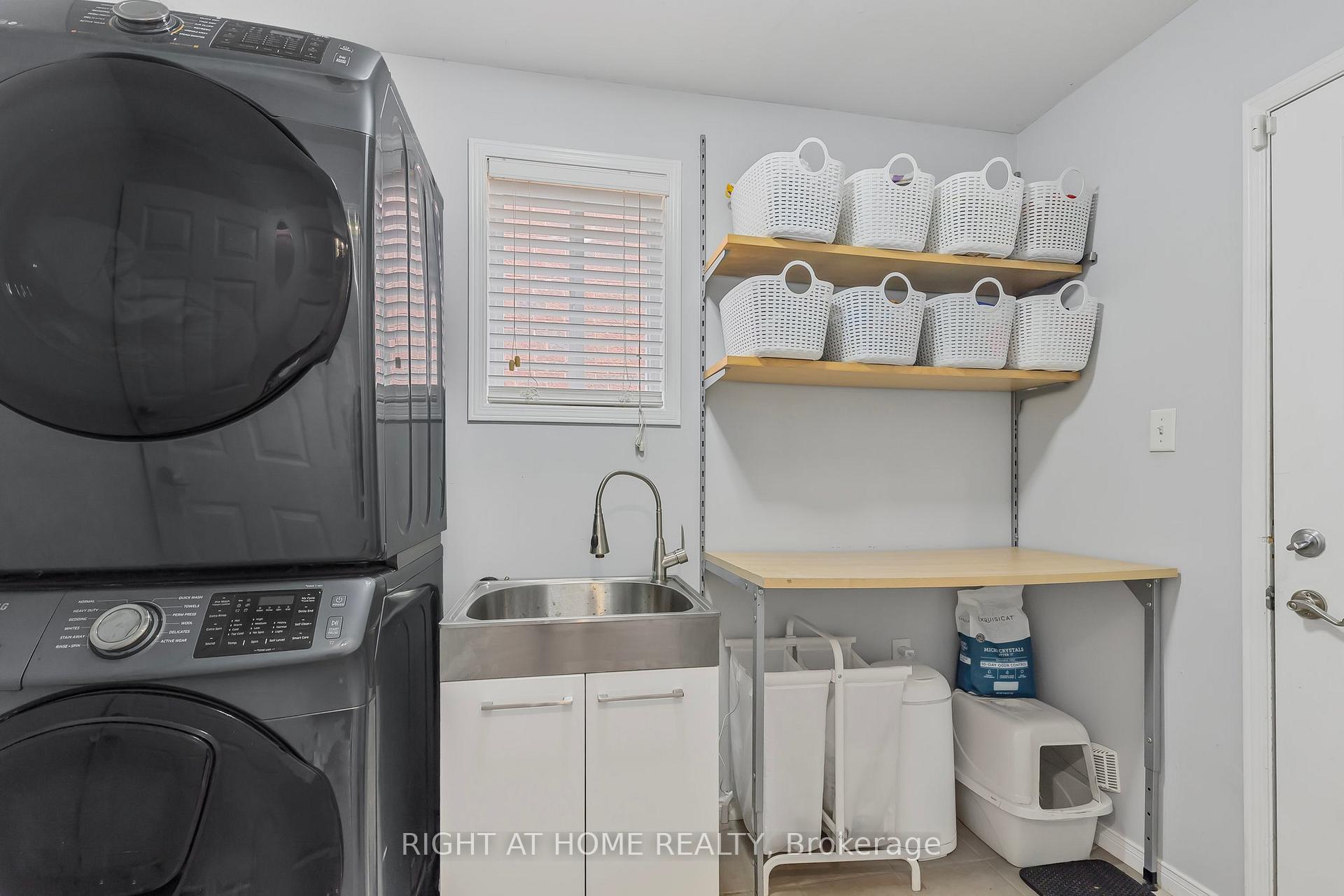 Photo 6 of 16 Prince Edward Place, Barrie, Innis-Shore — HOMEH