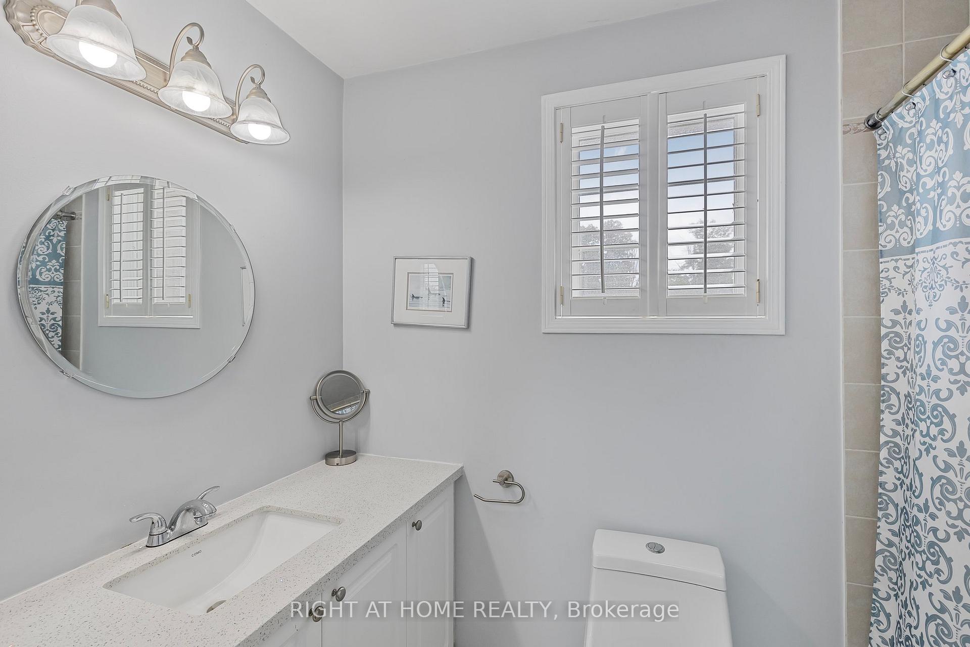 Photo 23 of 16 Prince Edward Place, Barrie, Innis-Shore — HOMEH