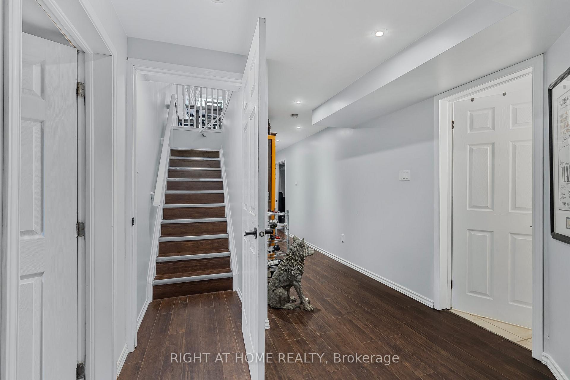 Photo 24 of 16 Prince Edward Place, Barrie, Innis-Shore — HOMEH