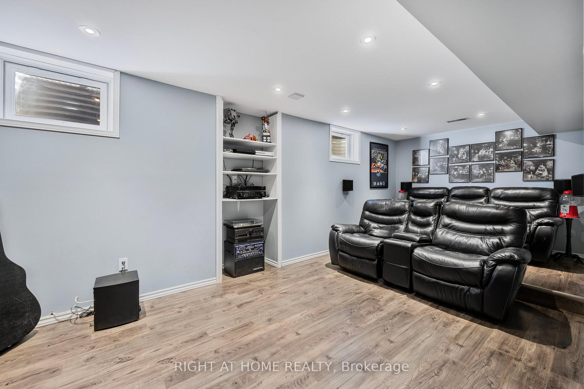 Photo 28 of 16 Prince Edward Place, Barrie, Innis-Shore — HOMEH