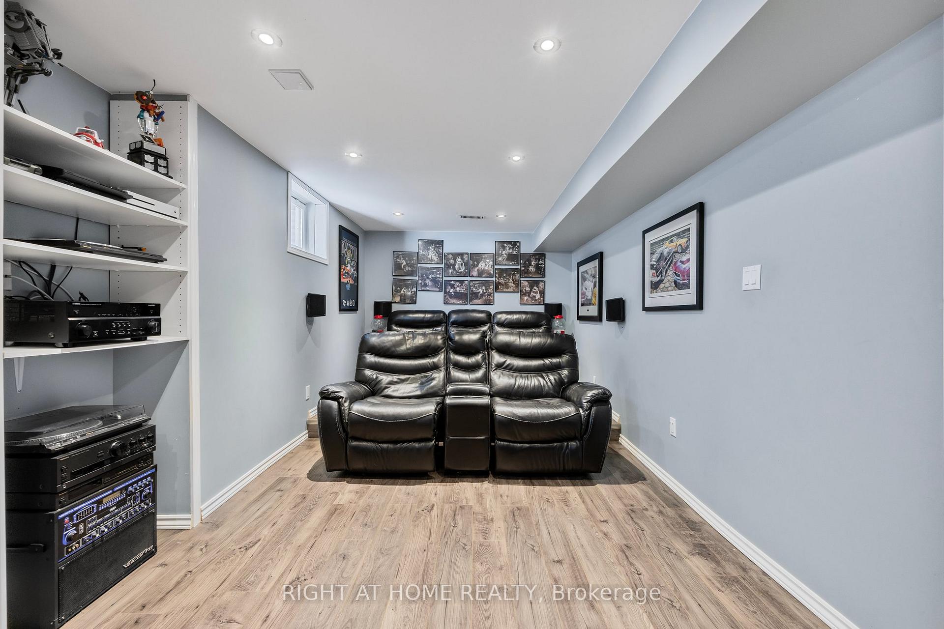 Photo 29 of 16 Prince Edward Place, Barrie, Innis-Shore — HOMEH