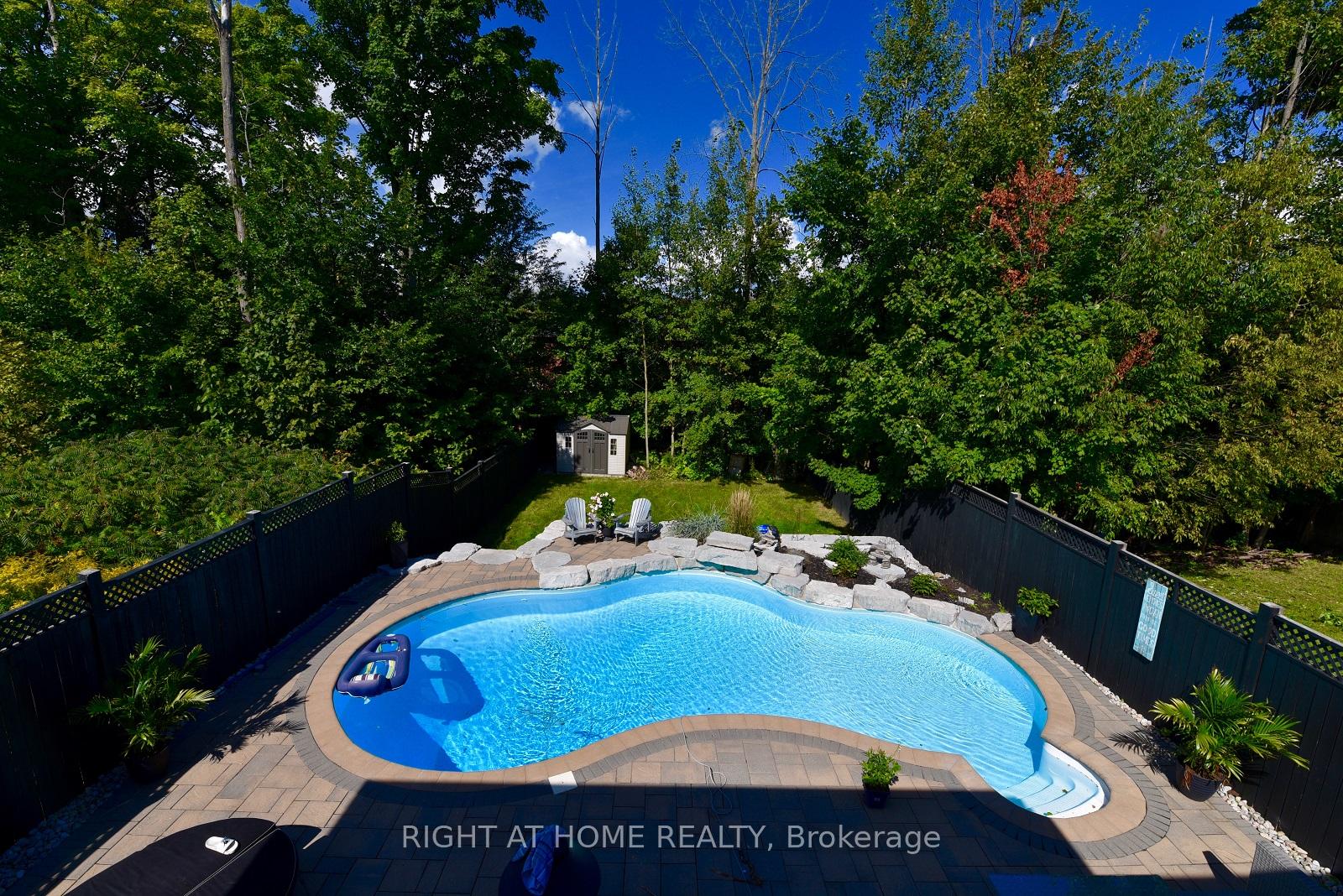 Photo 32 of 16 Prince Edward Place, Barrie, Innis-Shore — HOMEH