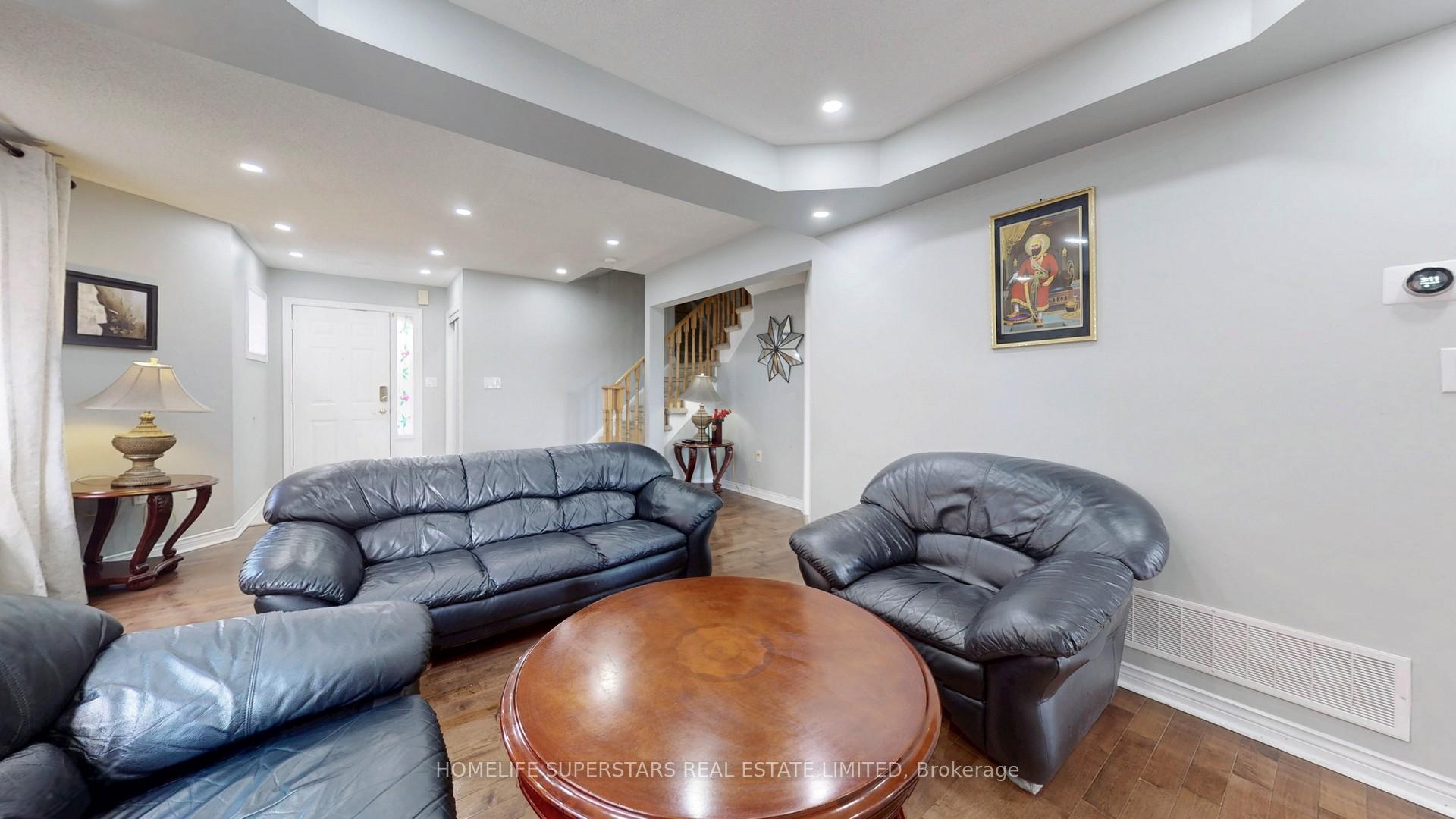 Photo 6 of 288 Pressed Brick Drive, Brampton, Brampton North — HOMEH
