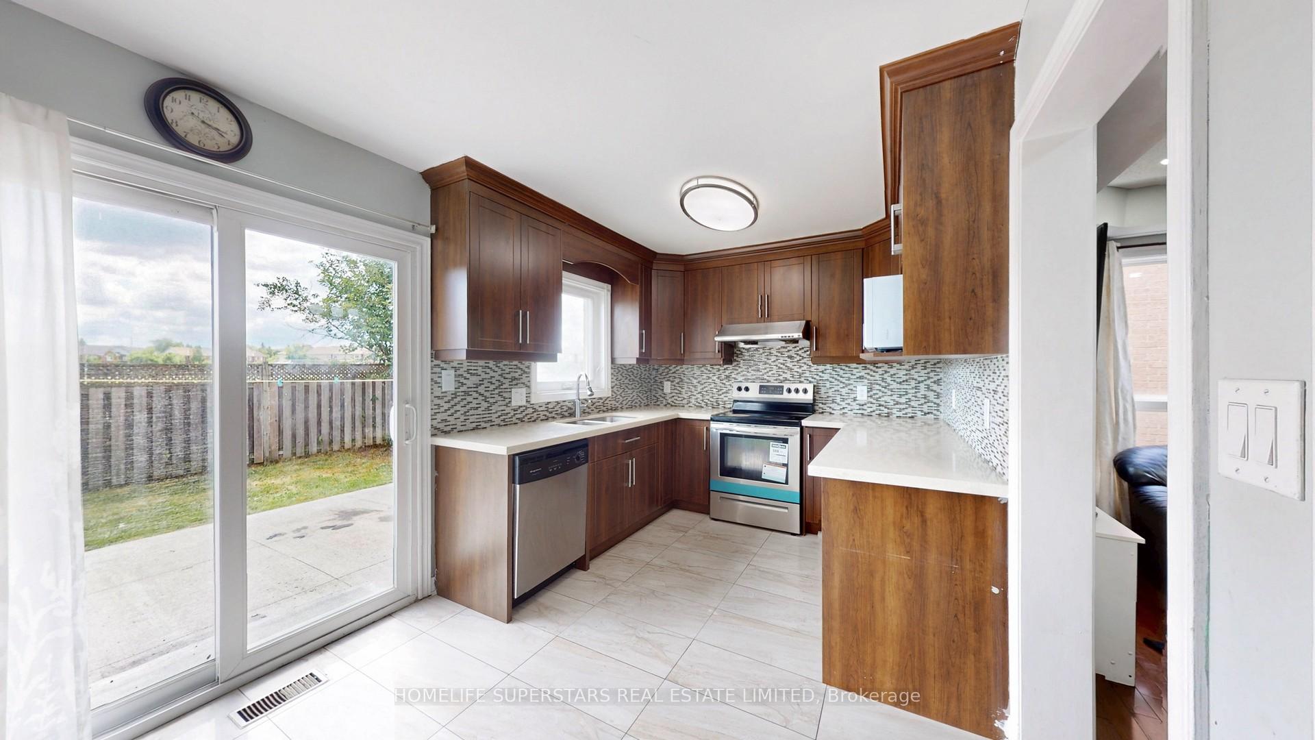 Photo 9 of 288 Pressed Brick Drive, Brampton, Brampton North — HOMEH