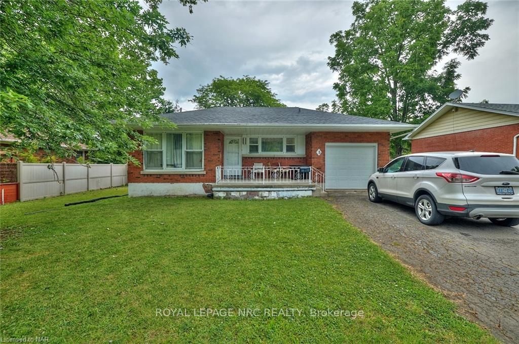 Front of 5 East Hampton Road