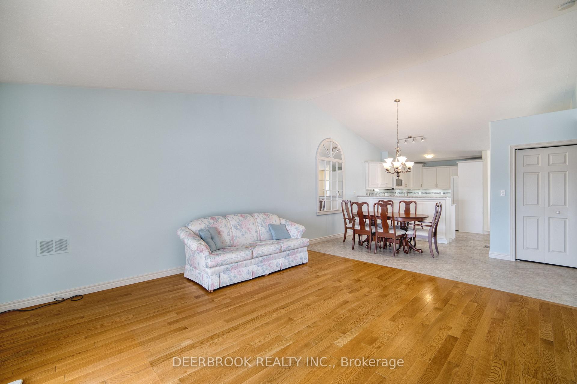 Photo 5 of 10 Queen's Hill Crescent, Leamington — HOMEH