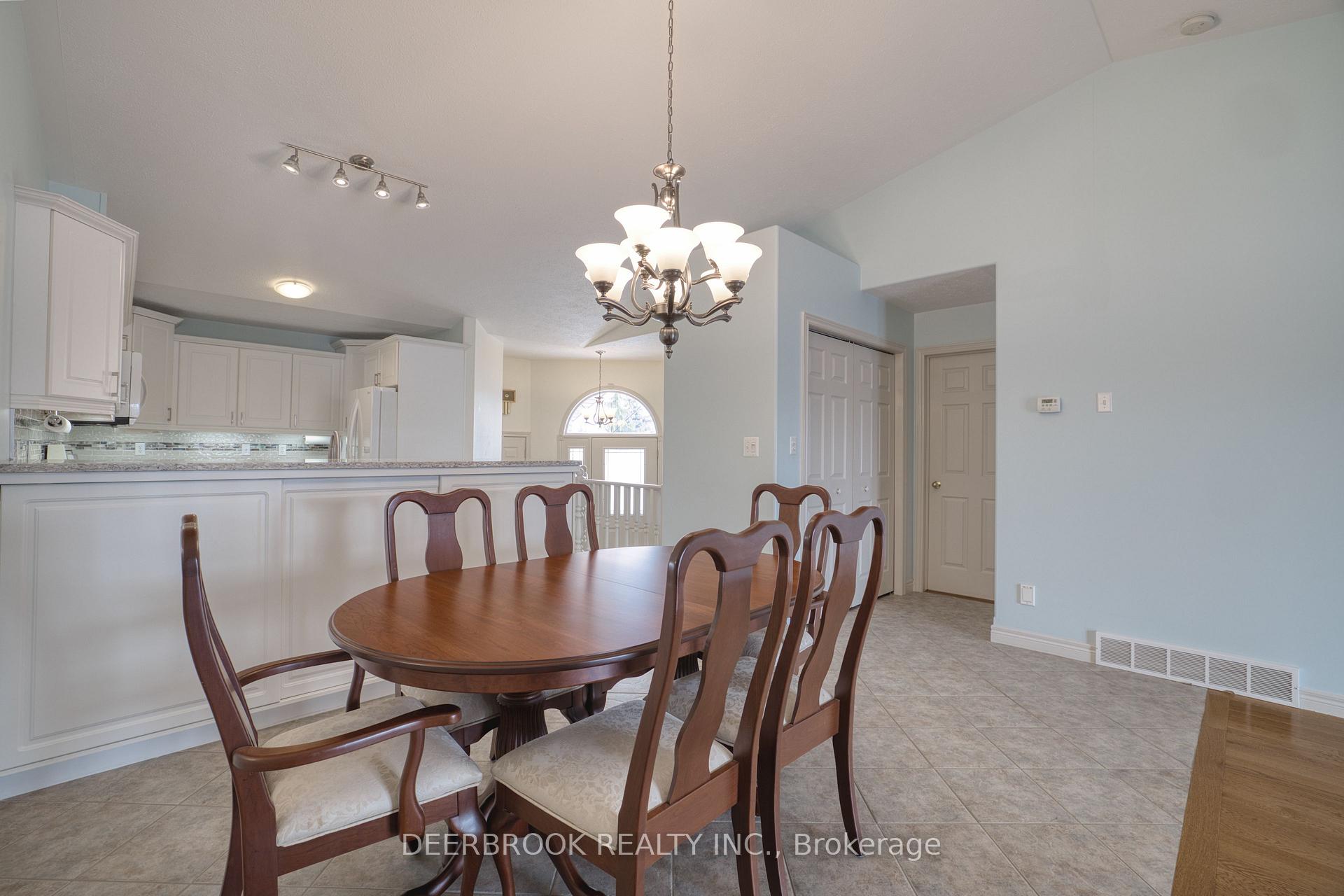 Photo 7 of 10 Queen's Hill Crescent, Leamington — HOMEH