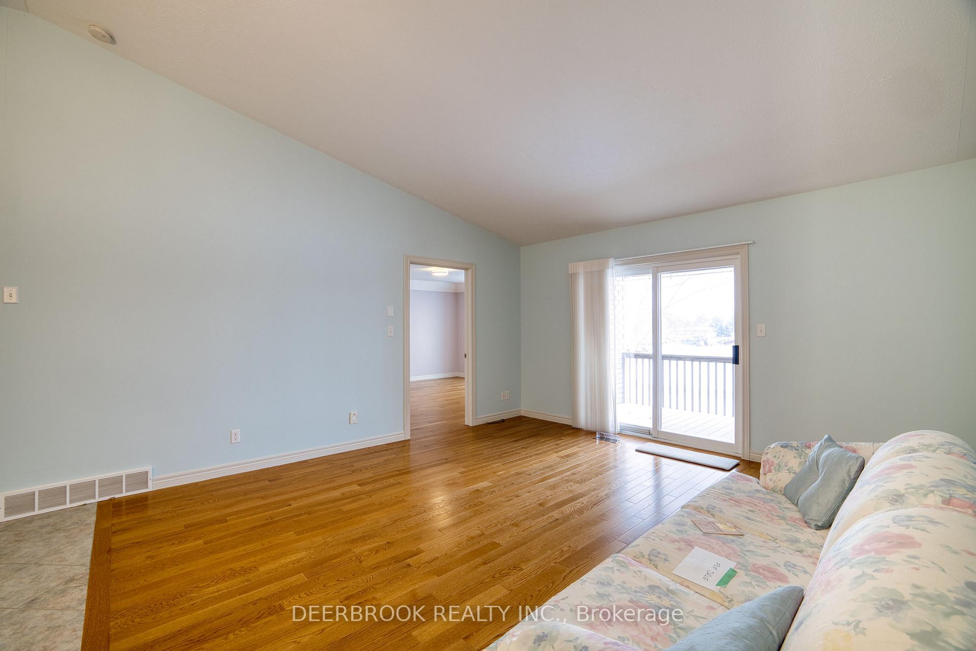 Photo 11 of 10 Queen's Hill Crescent, Leamington — HOMEH