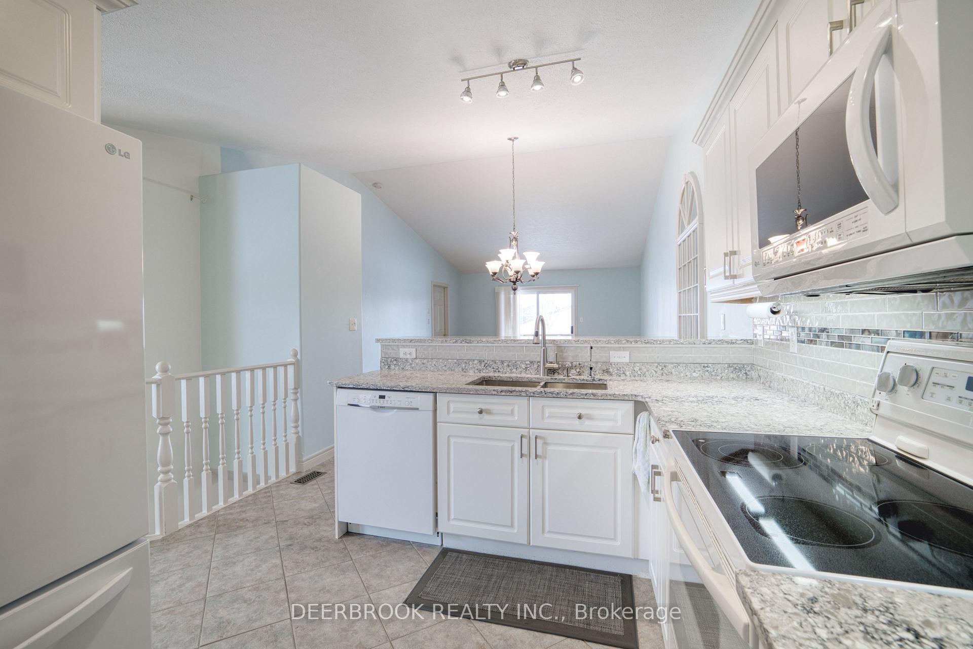 Photo 12 of 10 Queen's Hill Crescent, Leamington — HOMEH
