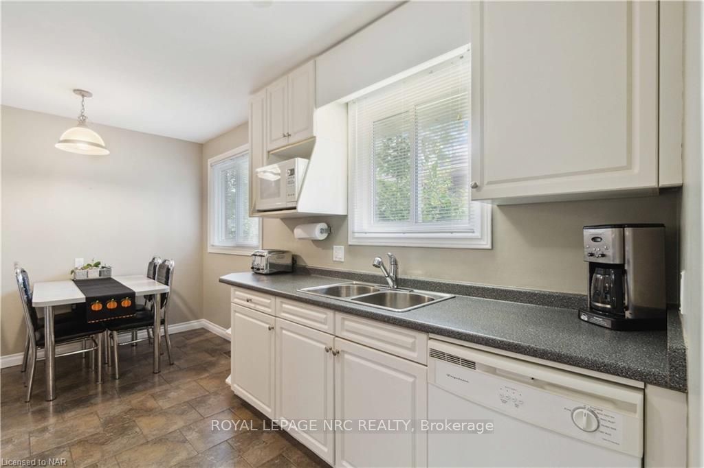 Photo 11 of 6 Viscount Place, St. Catharines, Lakeshore — HOMEH
