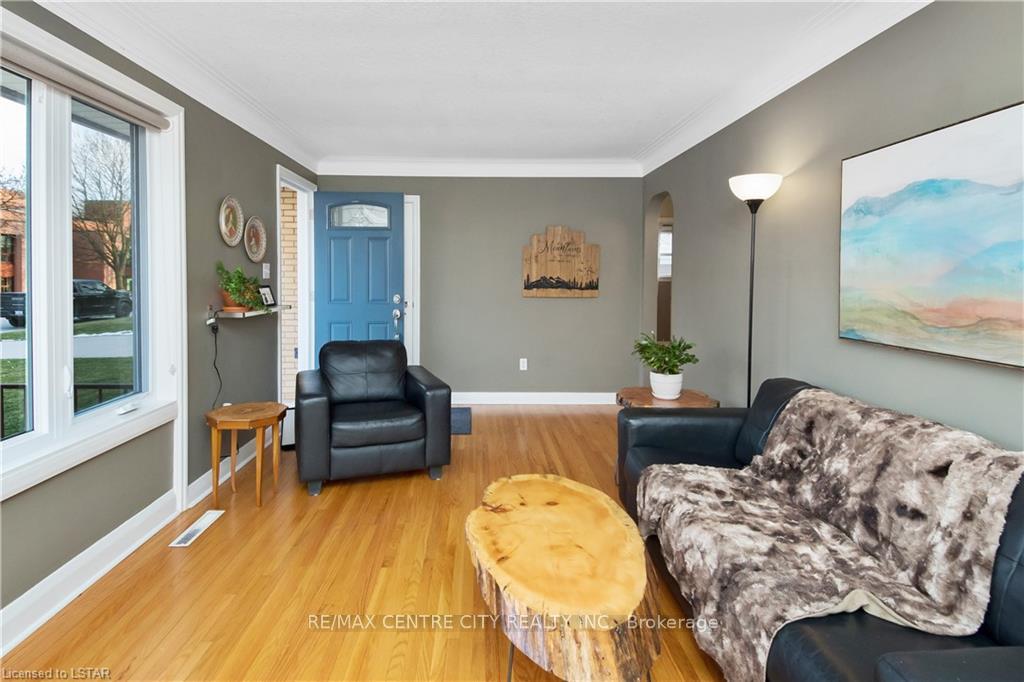 Photo 5 of 17 Hepburn Avenue, St. Thomas — HOMEH