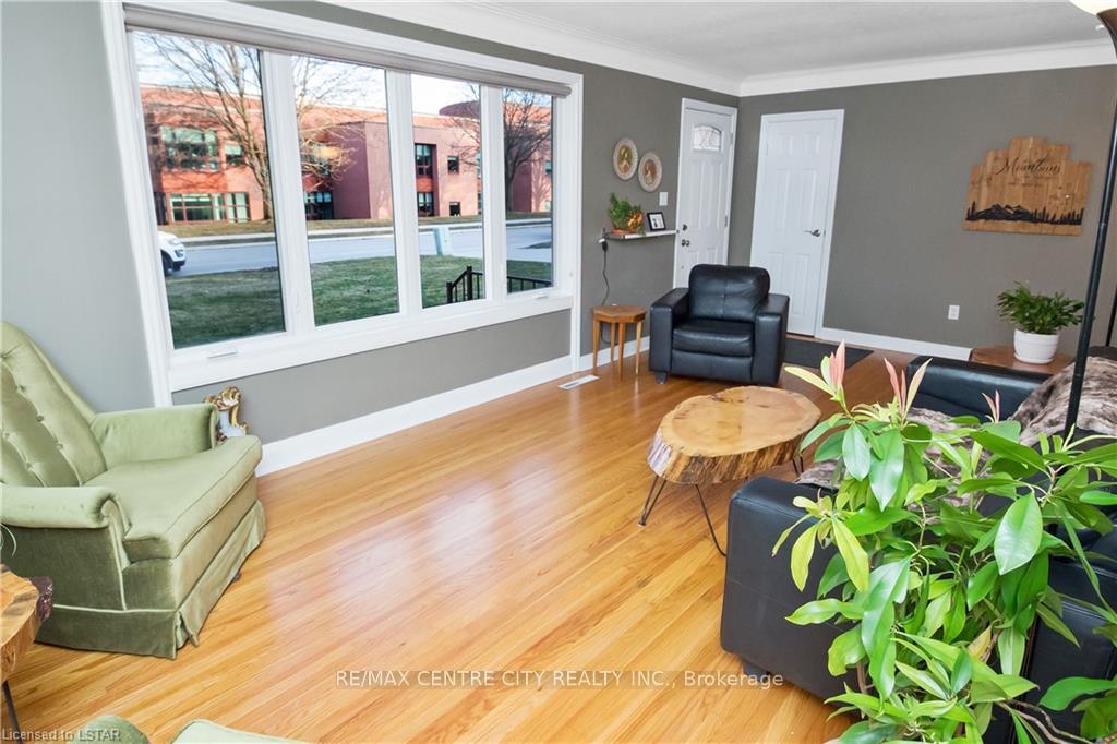 Photo 6 of 17 Hepburn Avenue, St. Thomas — HOMEH
