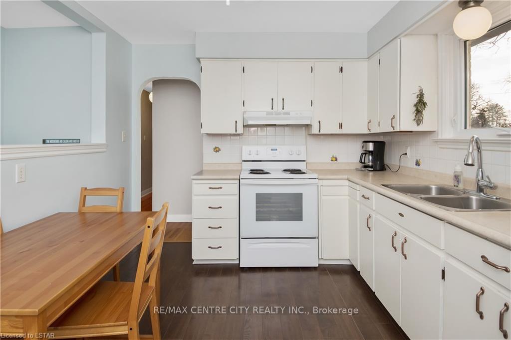 Photo 8 of 17 Hepburn Avenue, St. Thomas — HOMEH