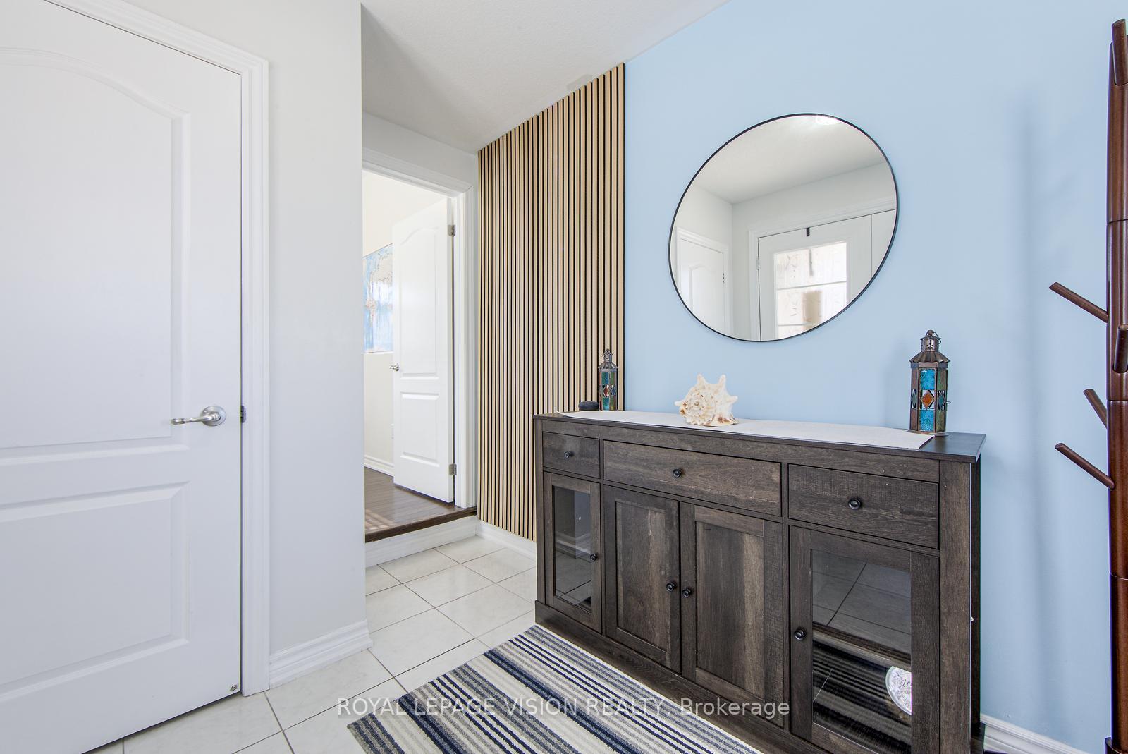 Photo 5 of 54 Borers Creek Circle, Hamilton, Waterdown — HOMEH