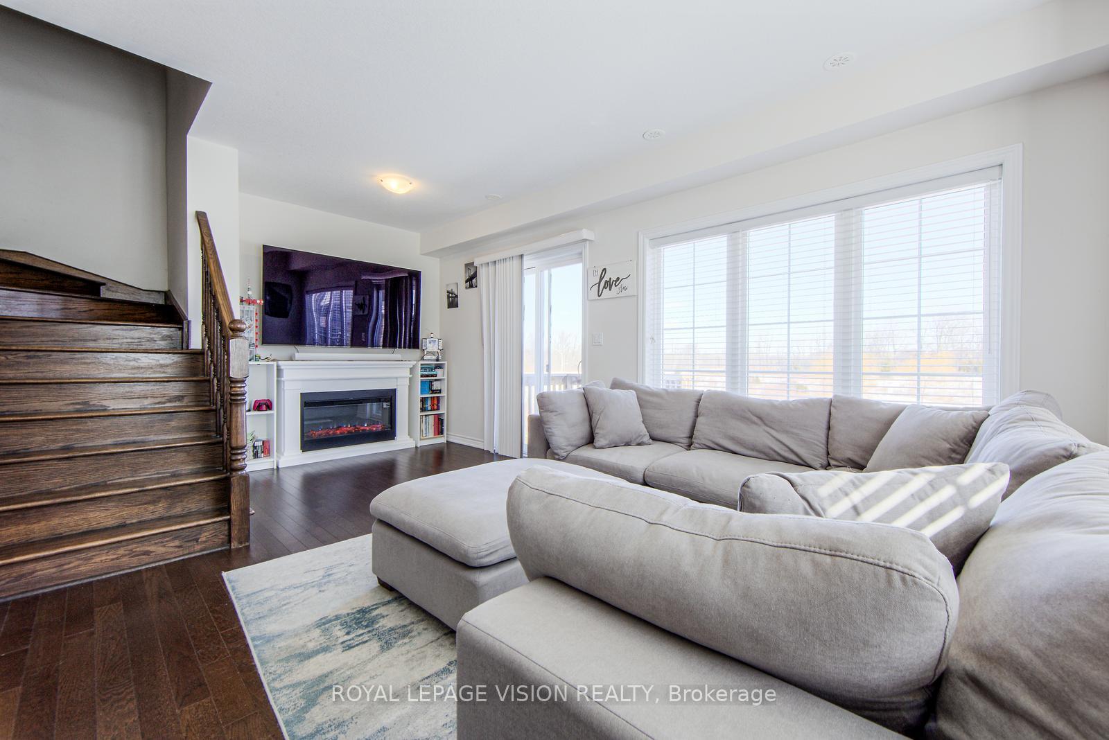 Photo 12 of 54 Borers Creek Circle, Hamilton, Waterdown — HOMEH