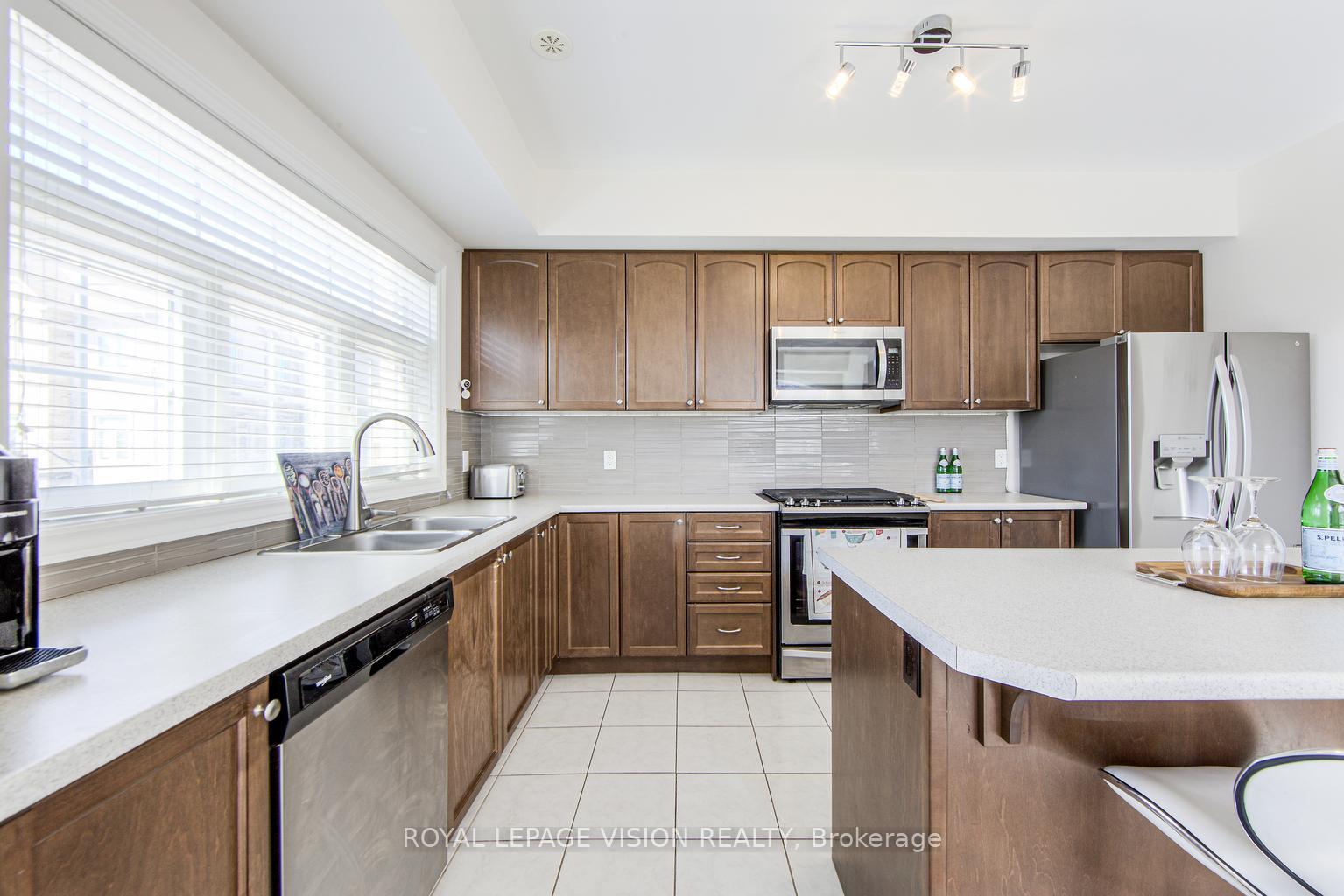 Photo 13 of 54 Borers Creek Circle, Hamilton, Waterdown — HOMEH