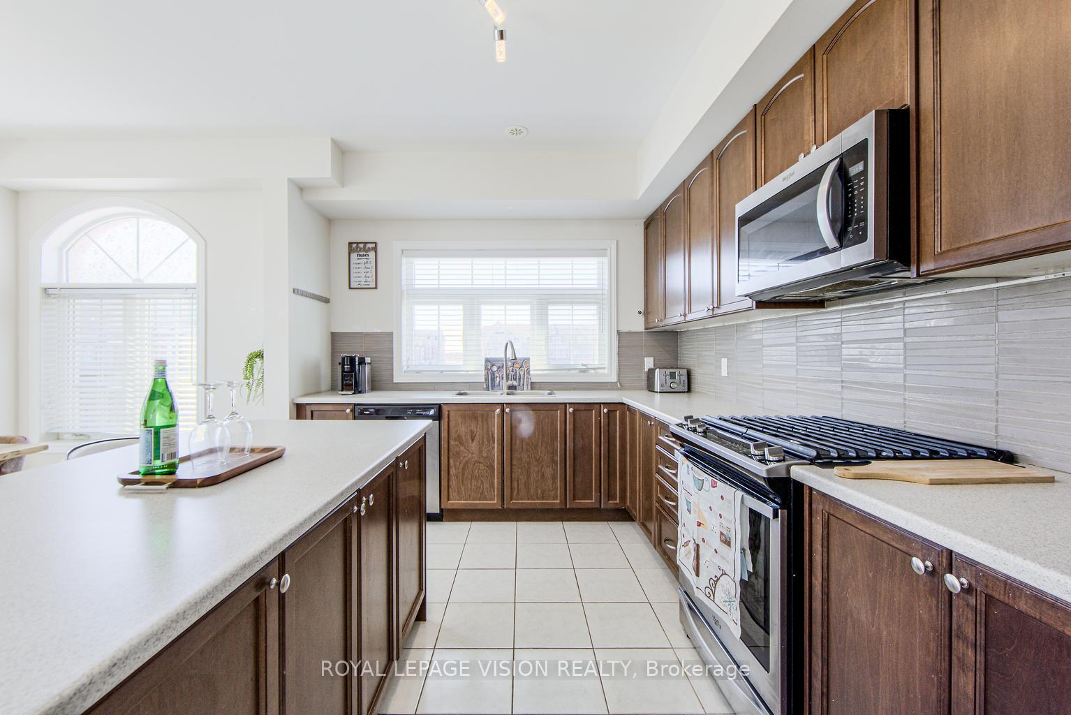 Photo 16 of 54 Borers Creek Circle, Hamilton, Waterdown — HOMEH