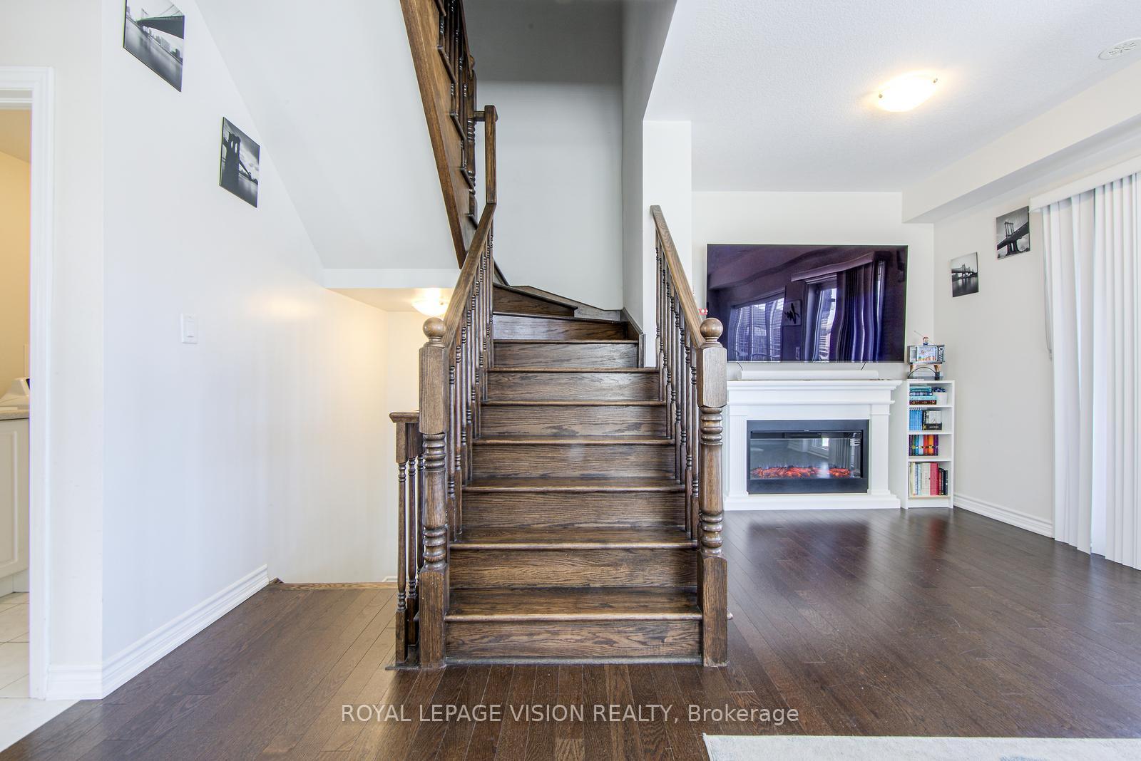 Photo 17 of 54 Borers Creek Circle, Hamilton, Waterdown — HOMEH