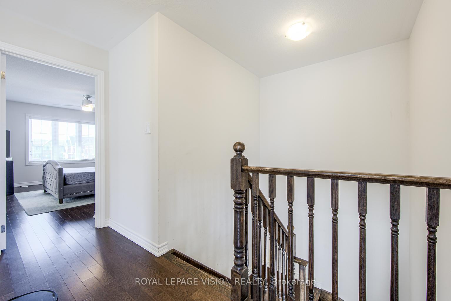 Photo 18 of 54 Borers Creek Circle, Hamilton, Waterdown — HOMEH
