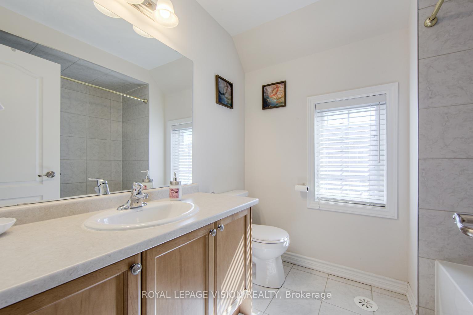 Photo 20 of 54 Borers Creek Circle, Hamilton, Waterdown — HOMEH