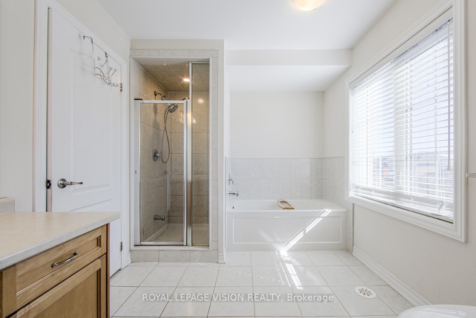 Photo 22 of 54 Borers Creek Circle, Hamilton, Waterdown — HOMEH