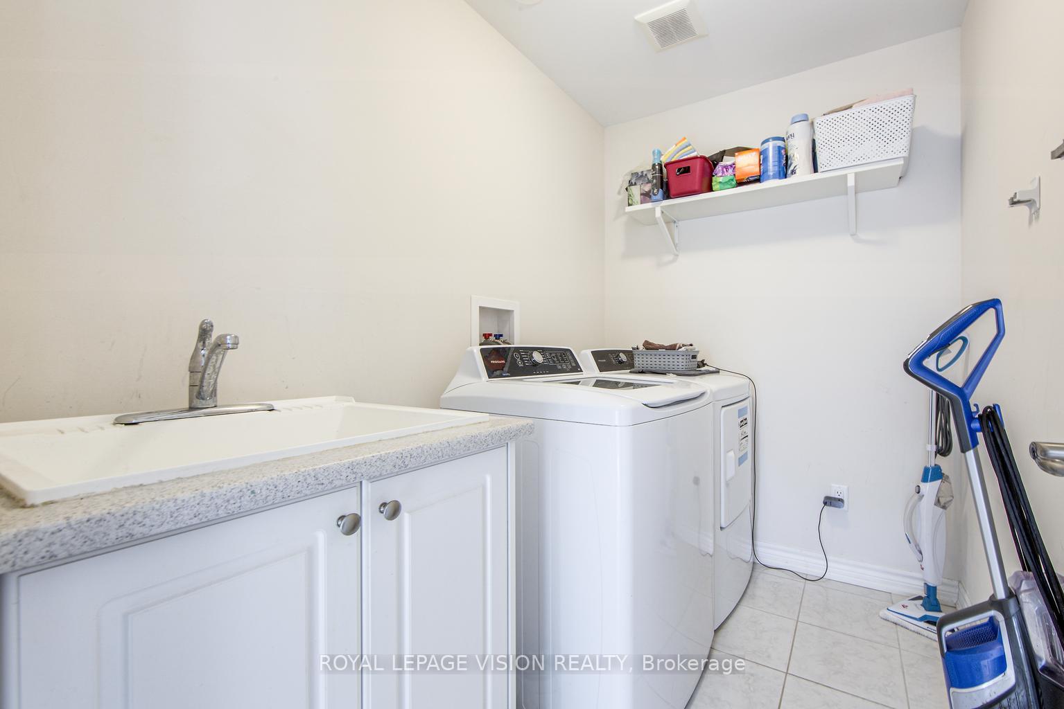 Photo 24 of 54 Borers Creek Circle, Hamilton, Waterdown — HOMEH