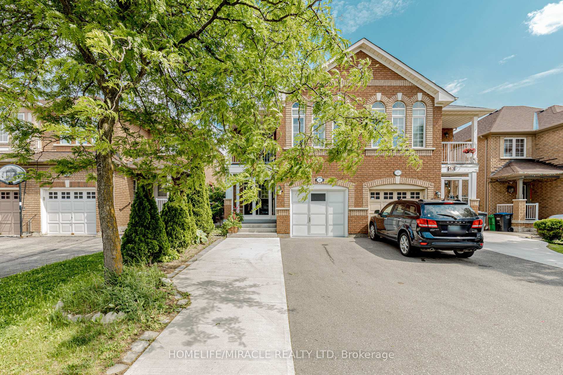 Photo 4 of 41 Sunny Glen Crescent, Brampton, Northwest Sandalwood Parkway — HOMEH