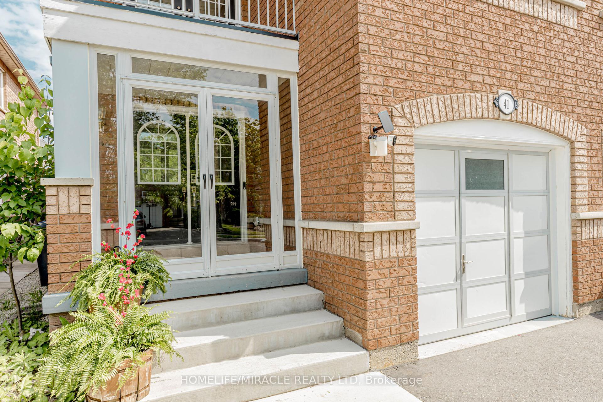 Photo 44 of 41 Sunny Glen Crescent, Brampton, Northwest Sandalwood Parkway — HOMEH