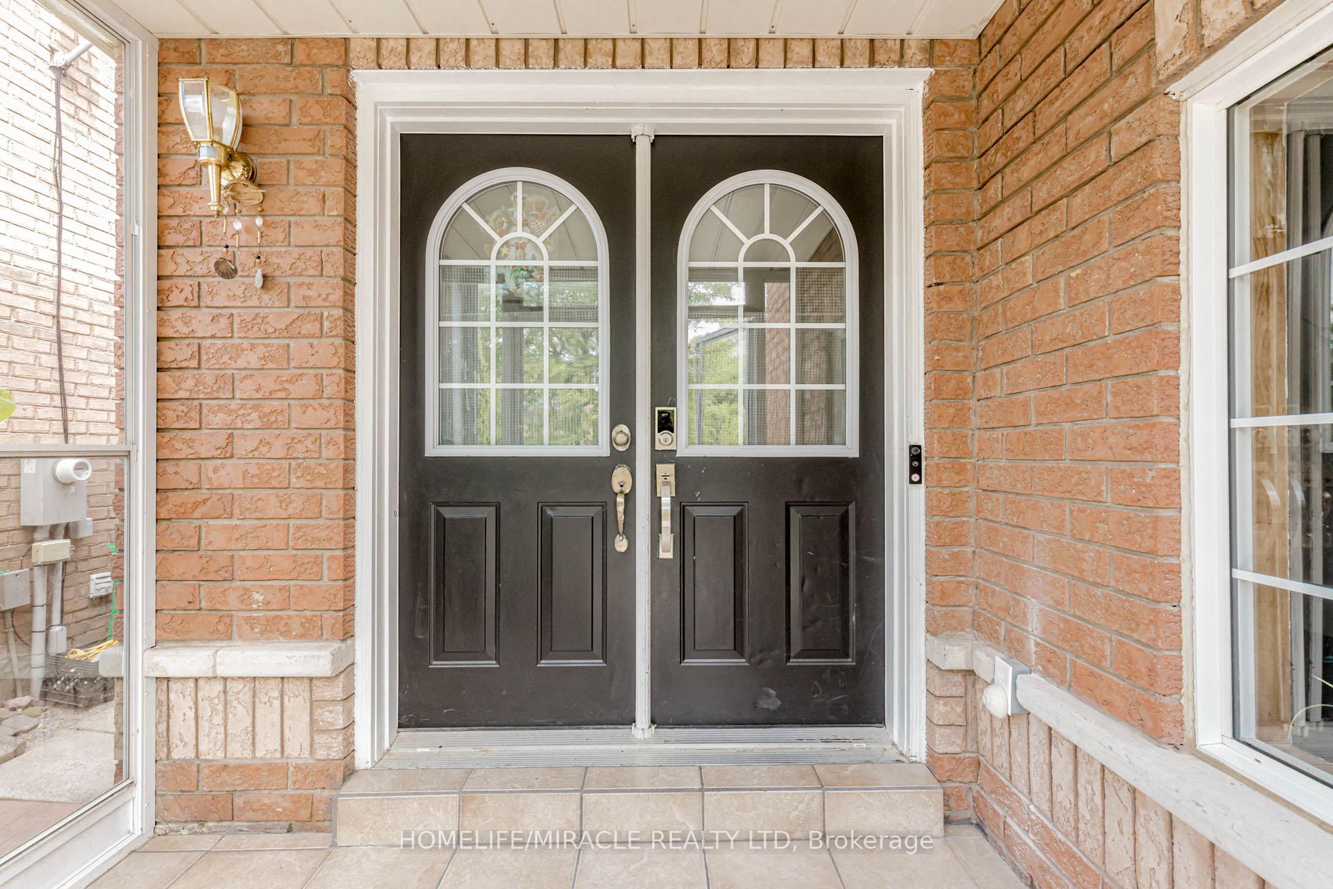 Photo 5 of 41 Sunny Glen Crescent, Brampton, Northwest Sandalwood Parkway — HOMEH