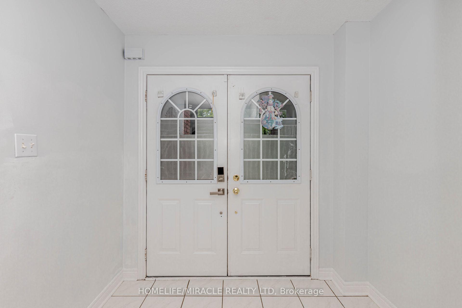 Photo 2 of 41 Sunny Glen Crescent, Brampton, Northwest Sandalwood Parkway — HOMEH