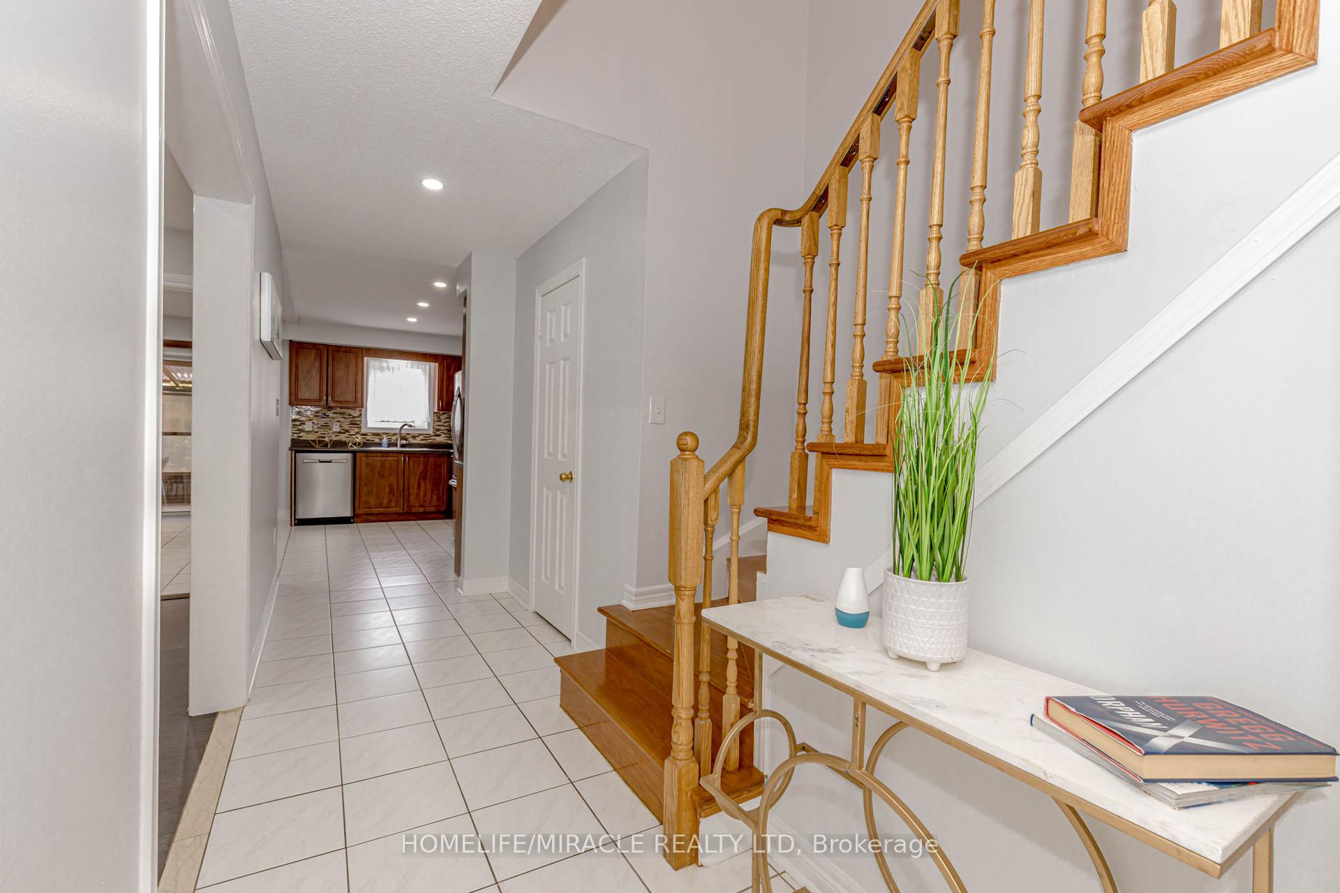 Photo 19 of 41 Sunny Glen Crescent, Brampton, Northwest Sandalwood Parkway — HOMEH