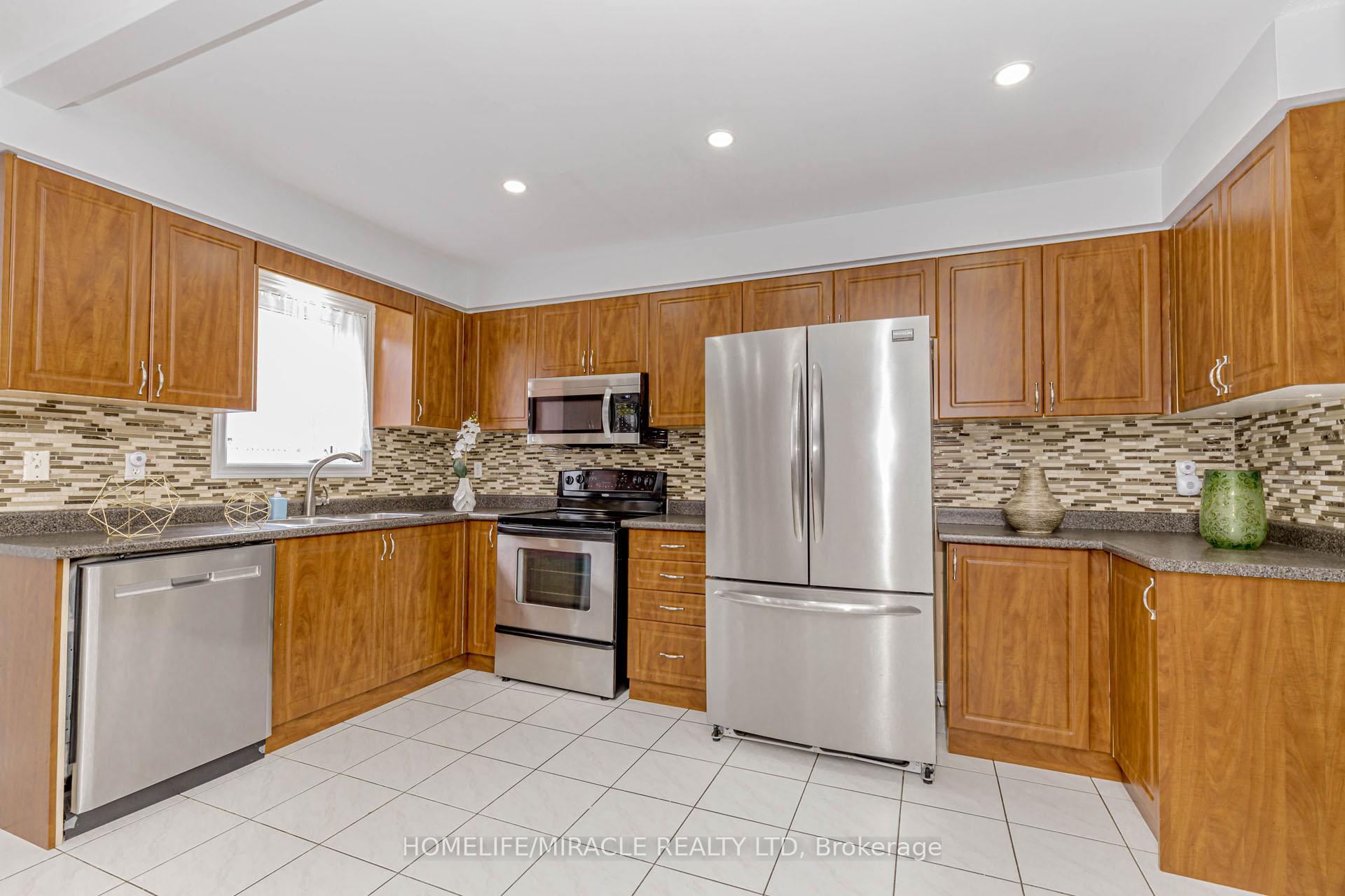 Photo 10 of 41 Sunny Glen Crescent, Brampton, Northwest Sandalwood Parkway — HOMEH