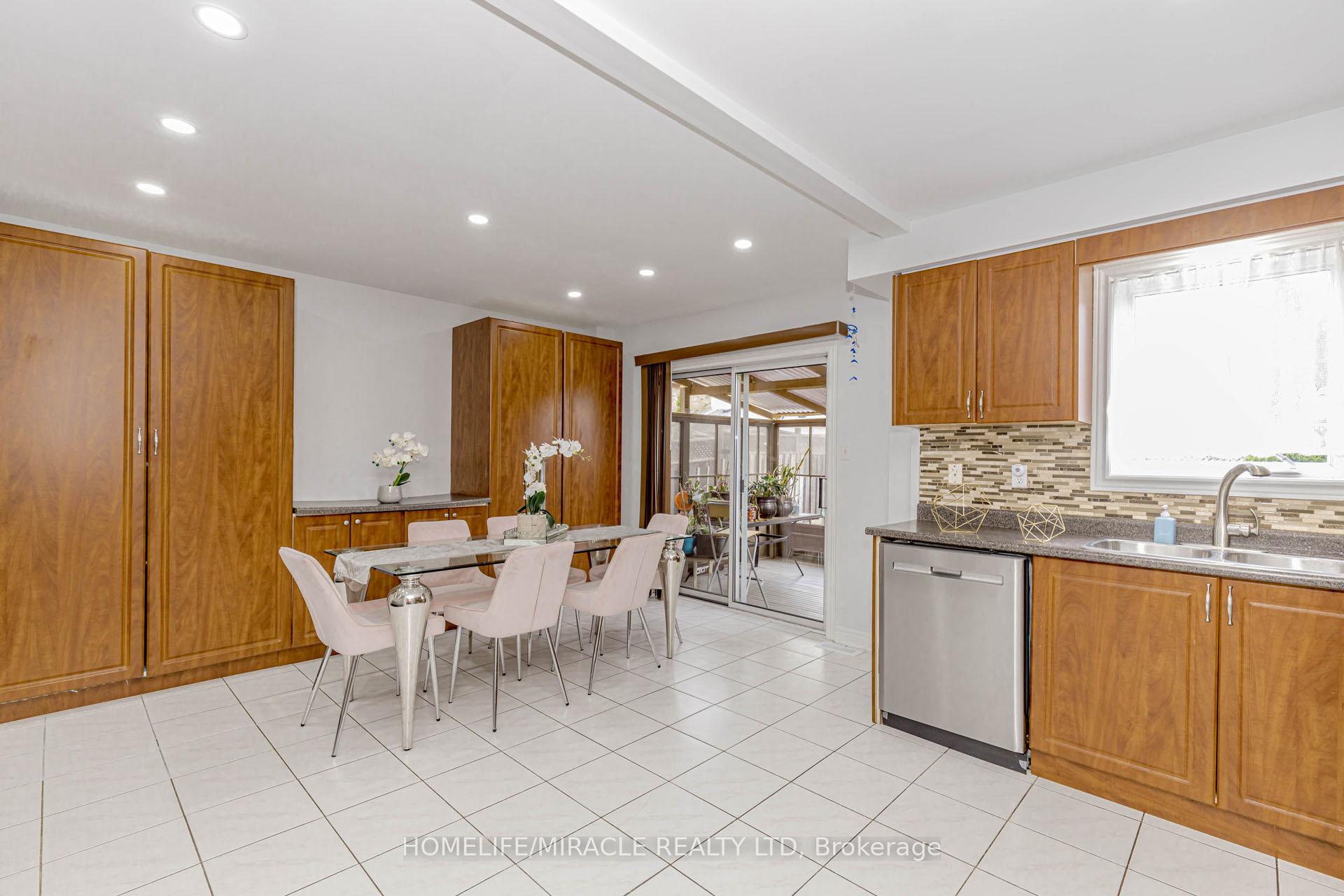 Photo 26 of 41 Sunny Glen Crescent, Brampton, Northwest Sandalwood Parkway — HOMEH