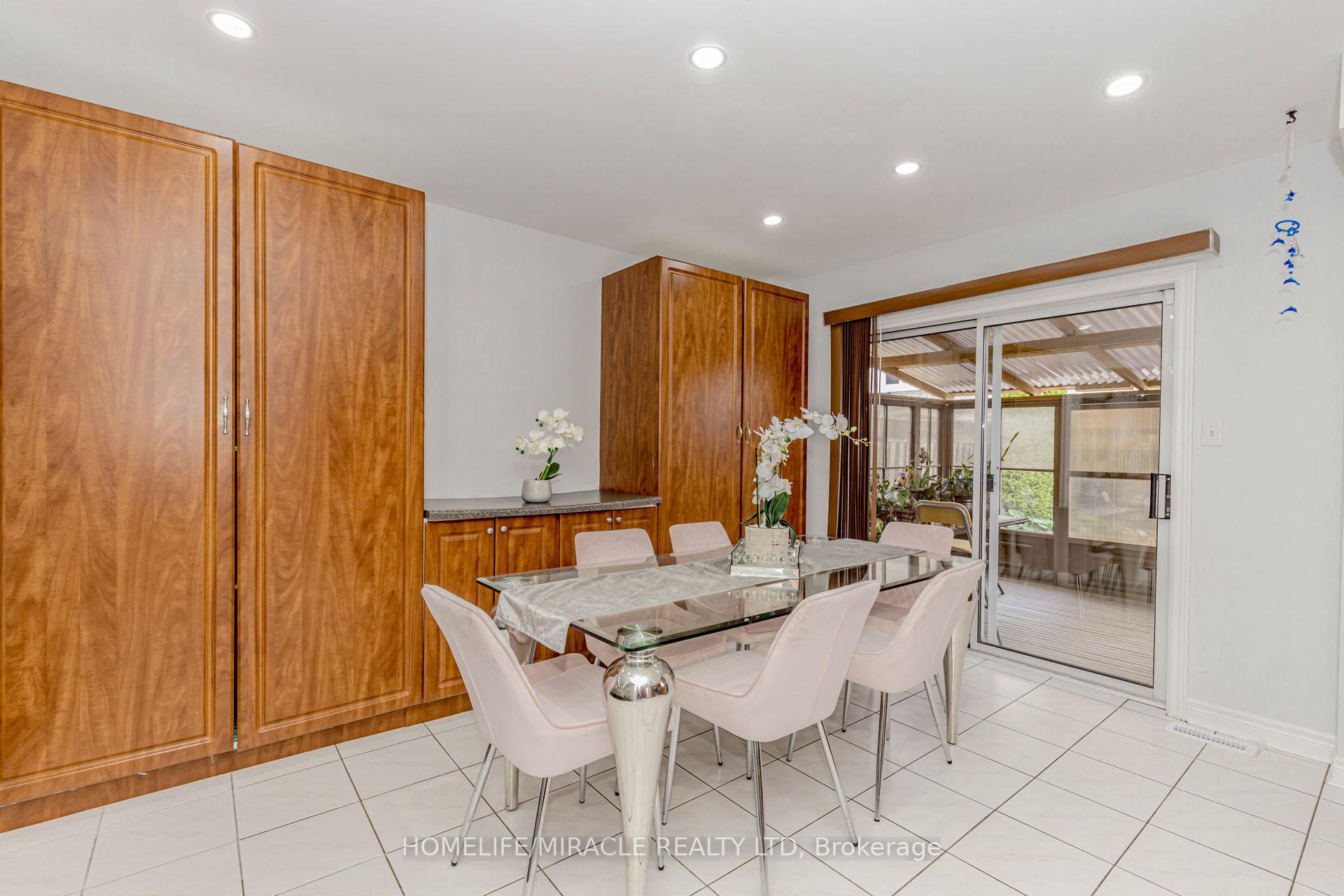 Photo 33 of 41 Sunny Glen Crescent, Brampton, Northwest Sandalwood Parkway — HOMEH