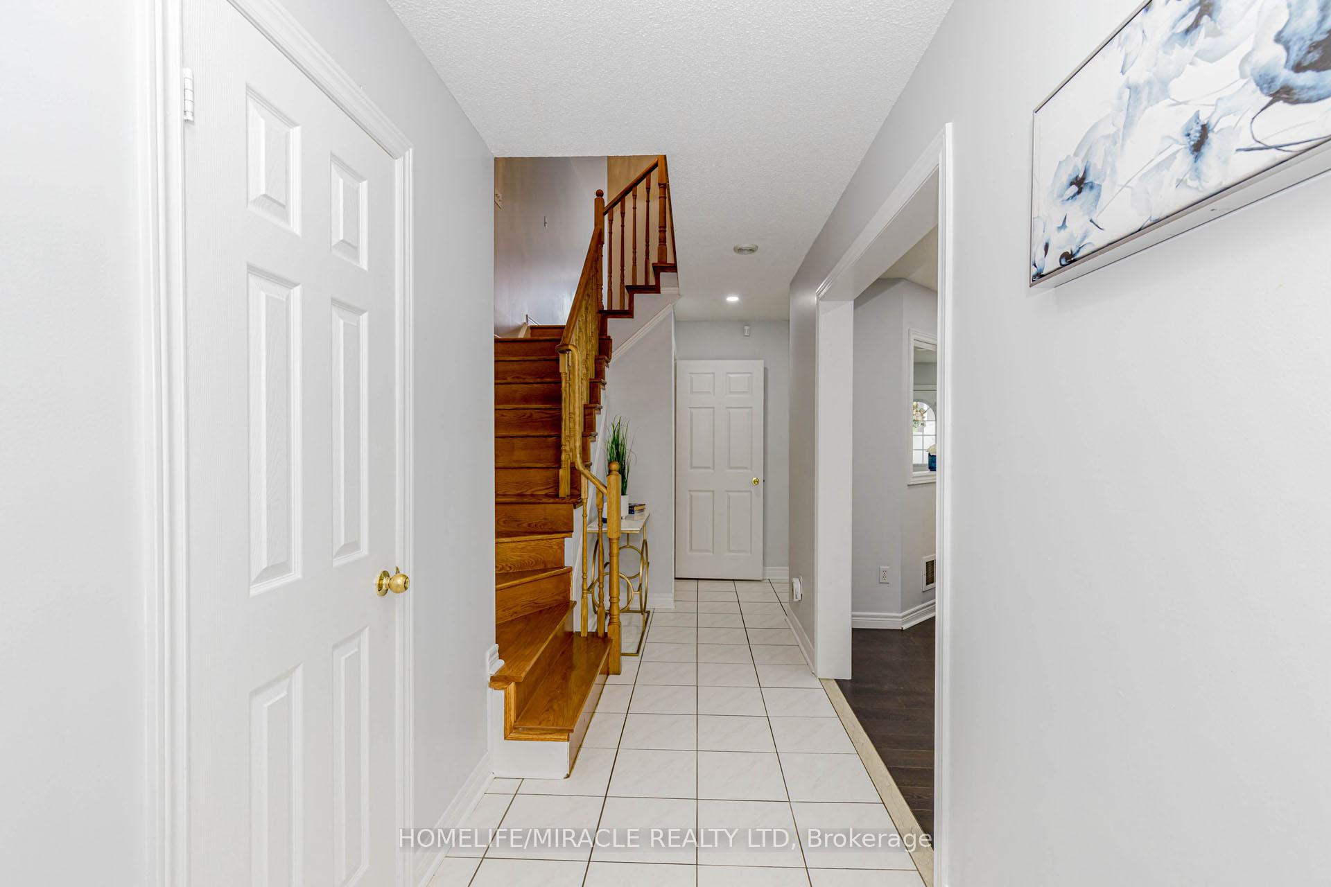 Photo 11 of 41 Sunny Glen Crescent, Brampton, Northwest Sandalwood Parkway — HOMEH